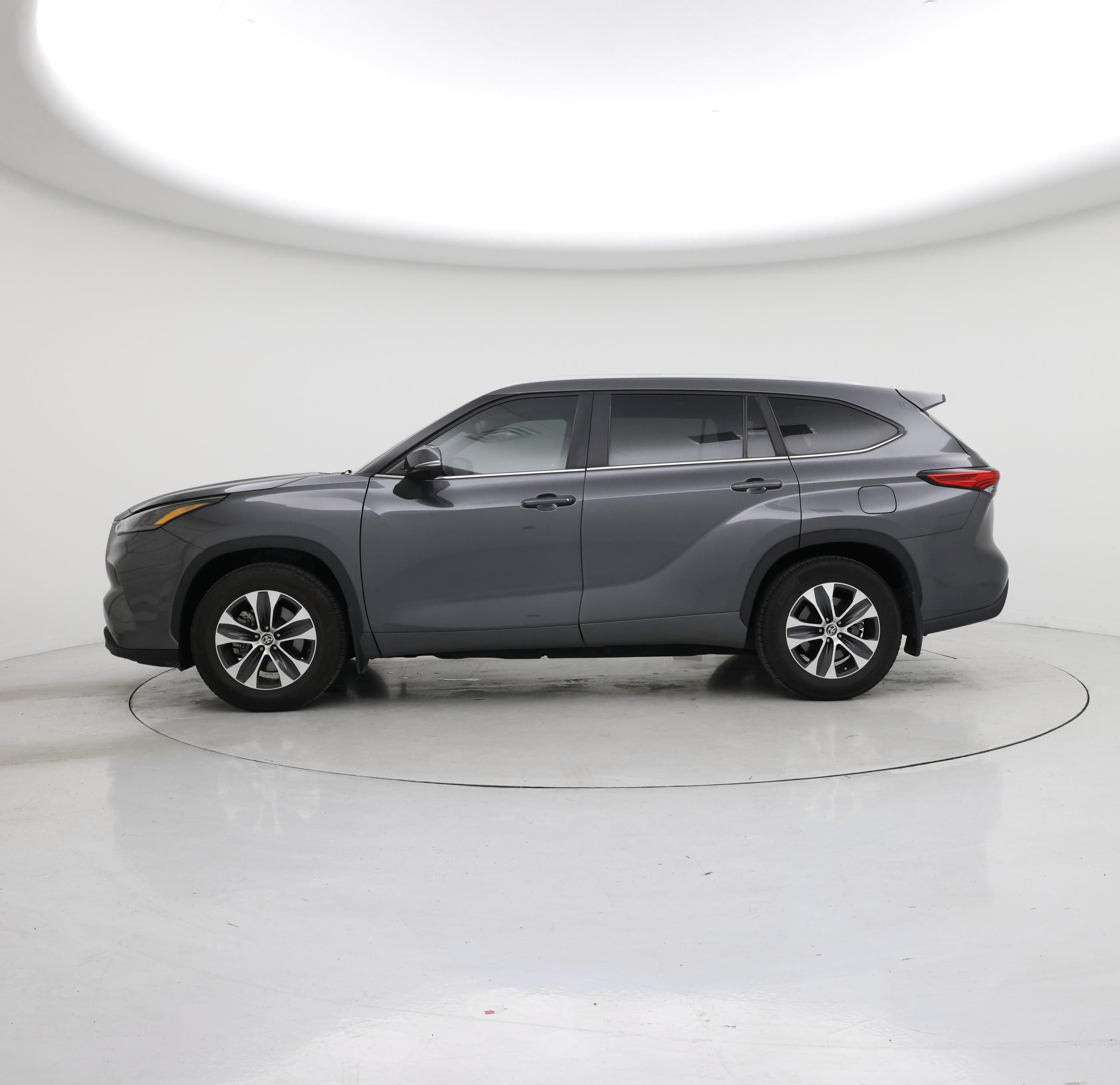 Thumbnail: 2023 Toyota Highlander - 3