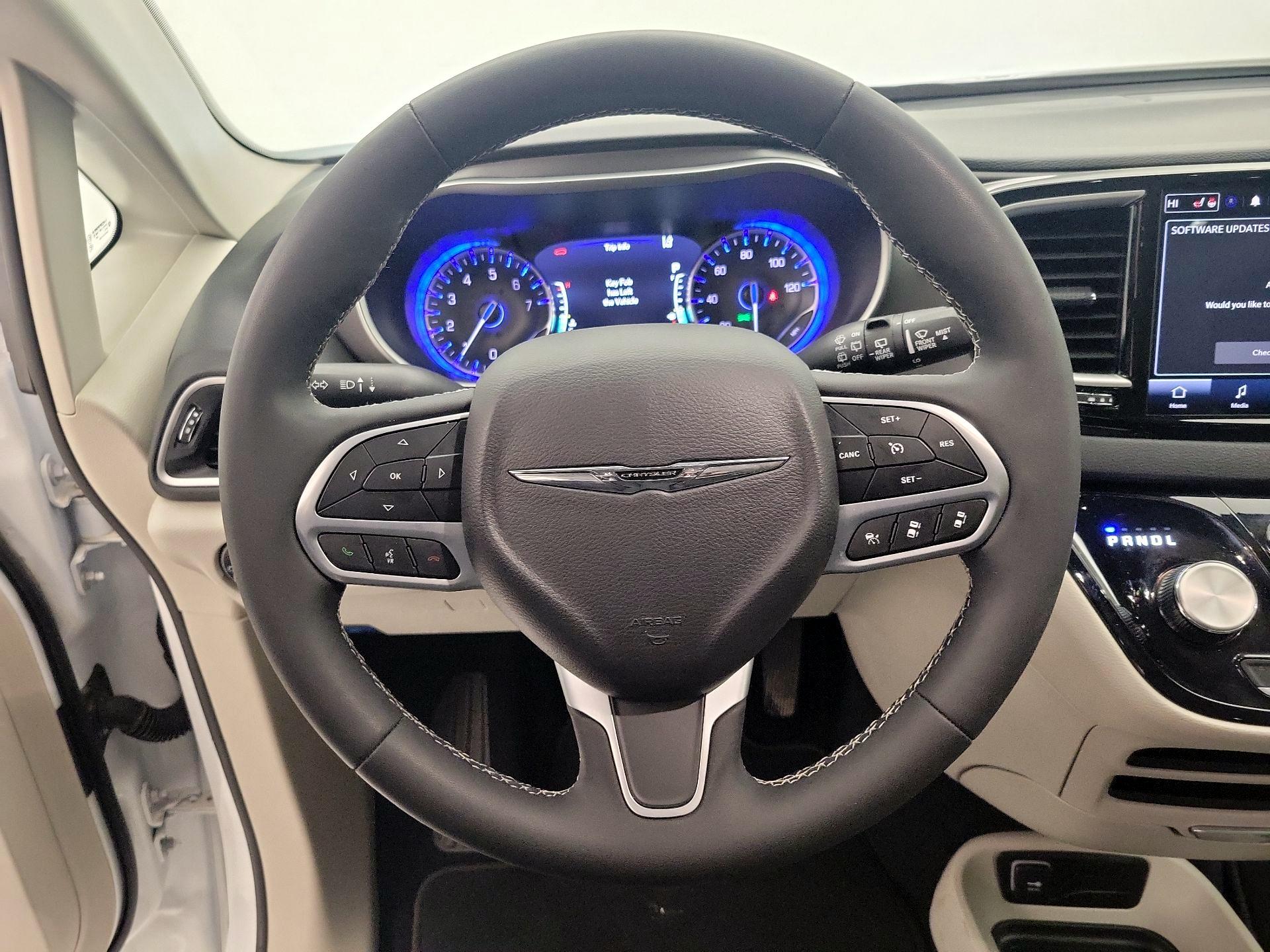 Thumbnail: 2024 Chrysler Pacifica - 10