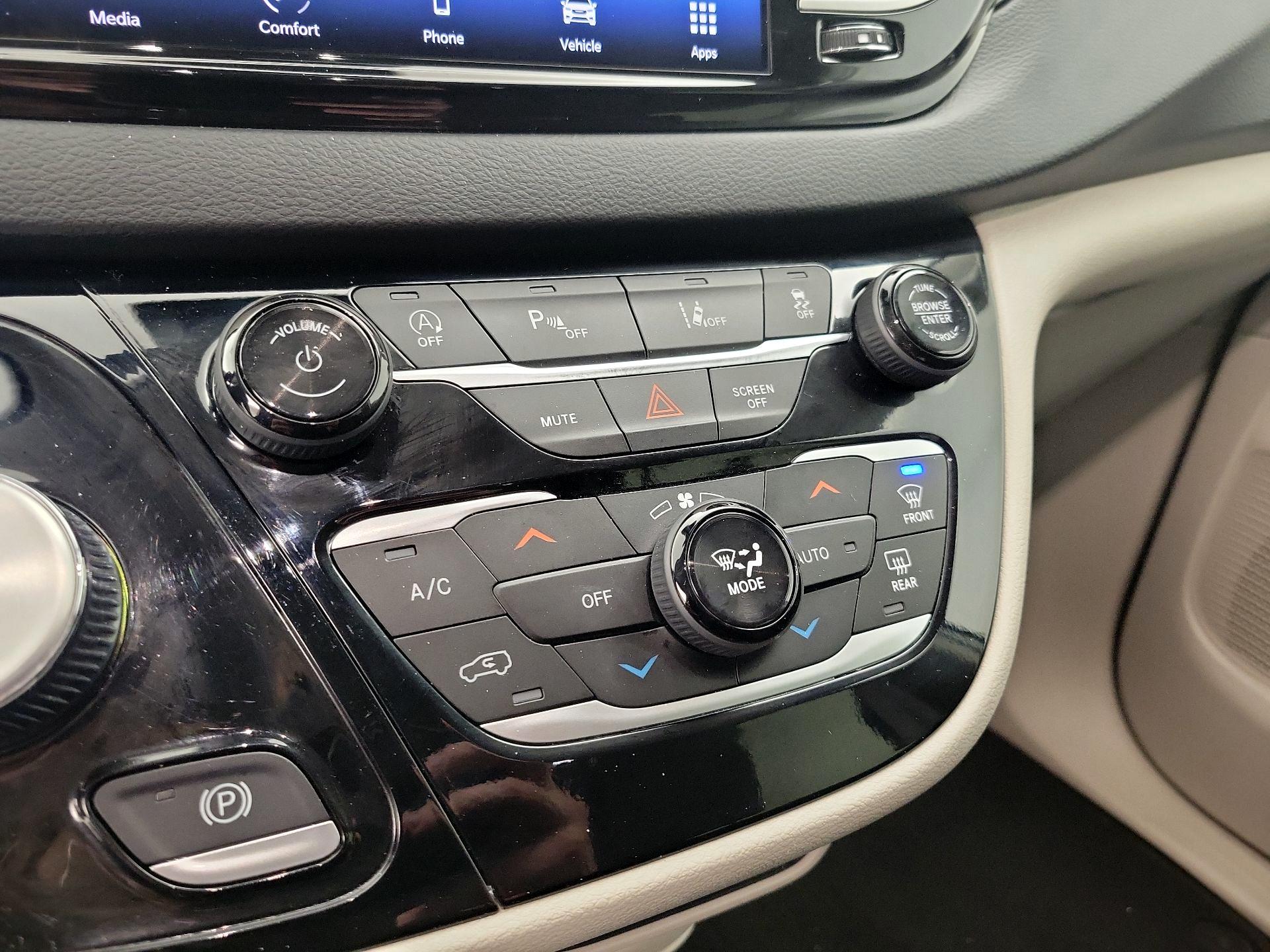 Thumbnail: 2024 Chrysler Pacifica - 16