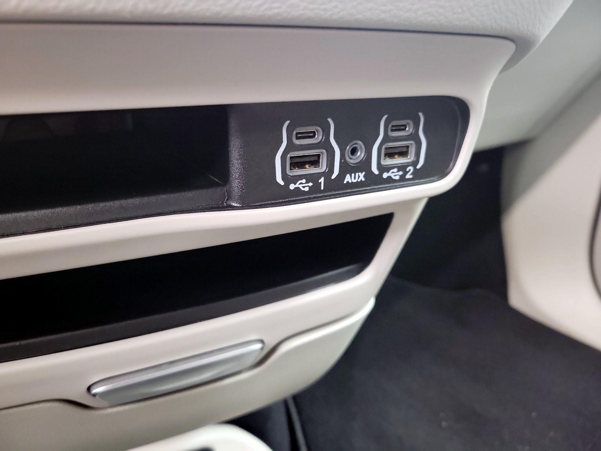 Thumbnail: 2024 Chrysler Pacifica - 18