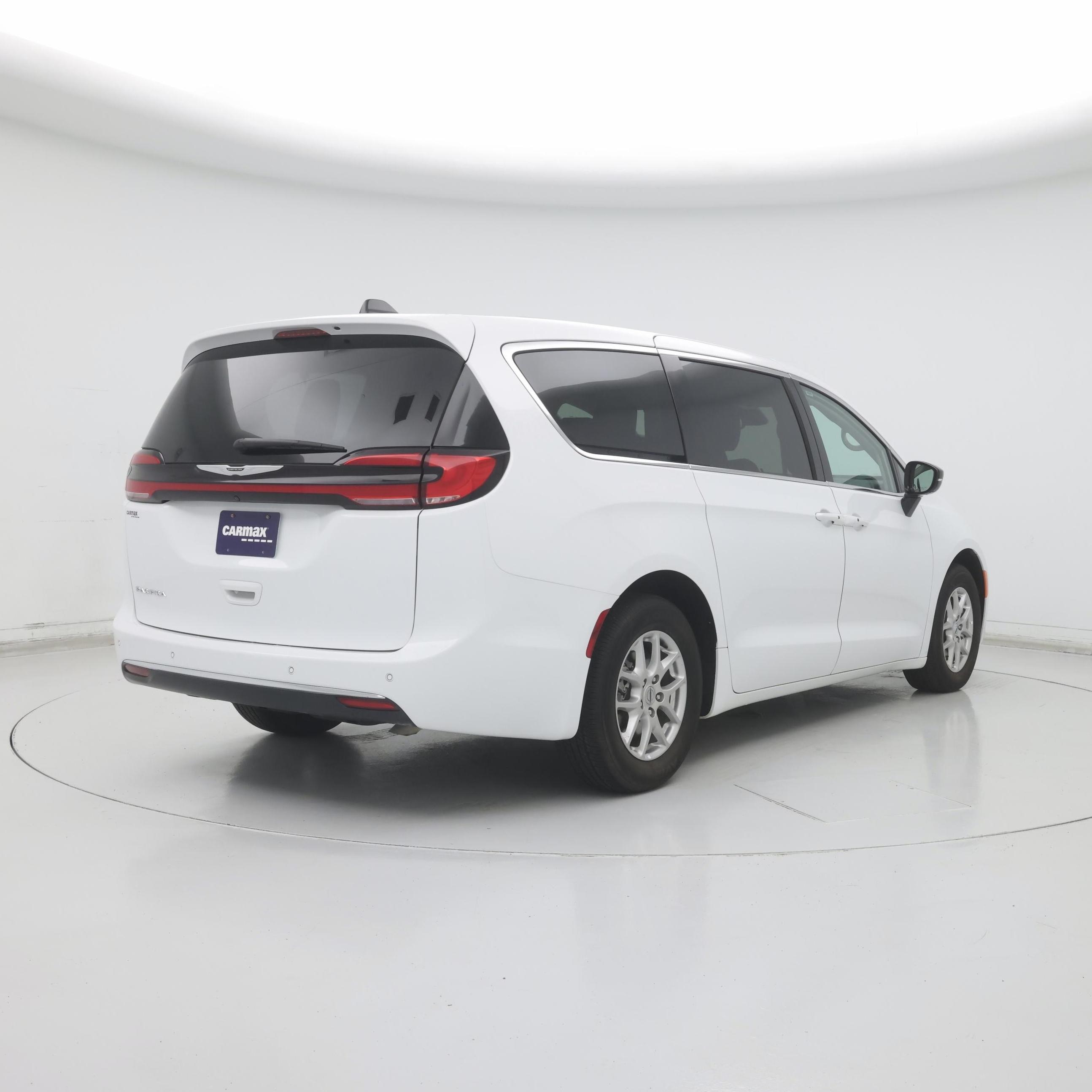 Thumbnail: 2024 Chrysler Pacifica - 8