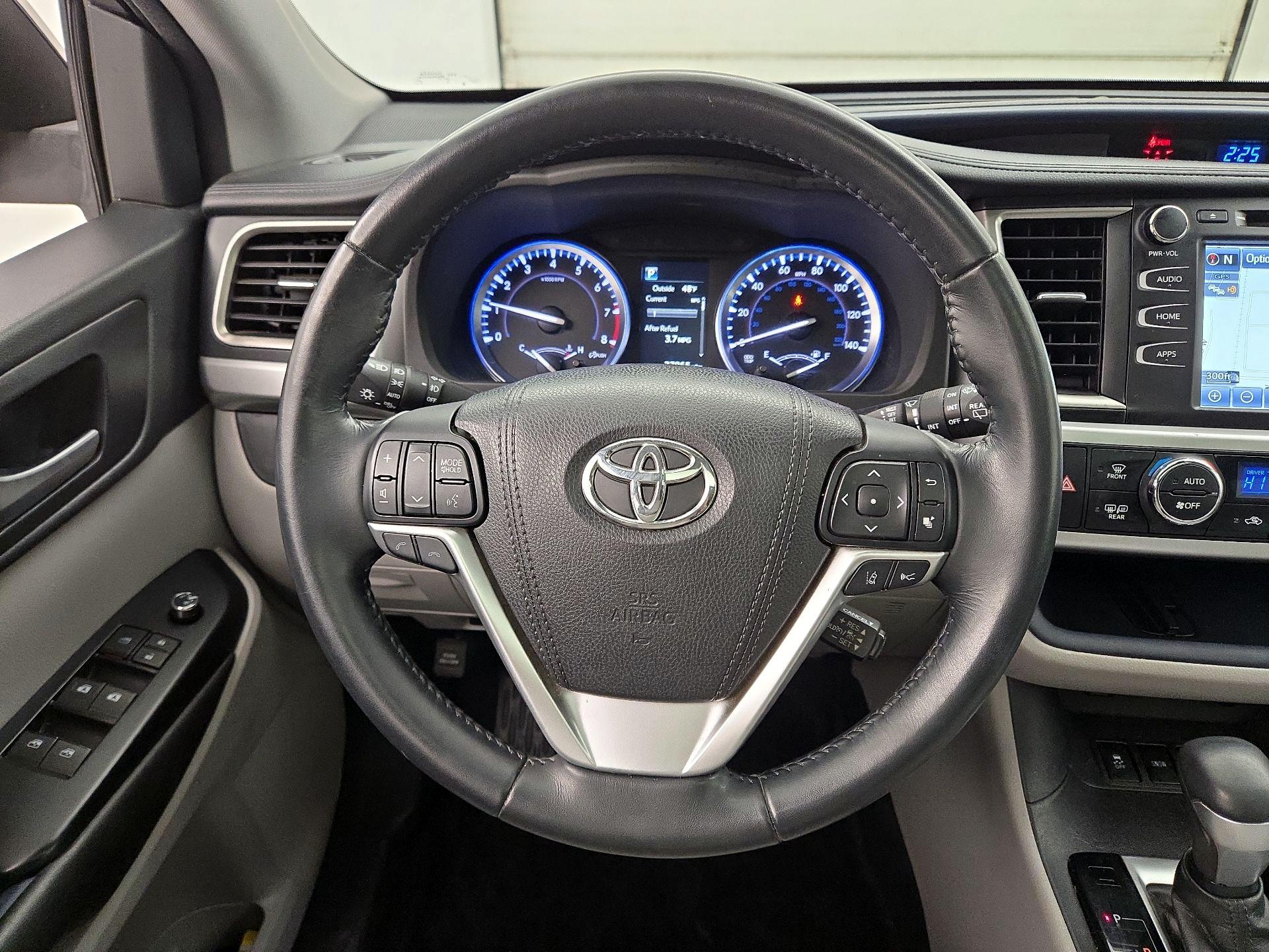 Thumbnail: 2017 Toyota Highlander - 10