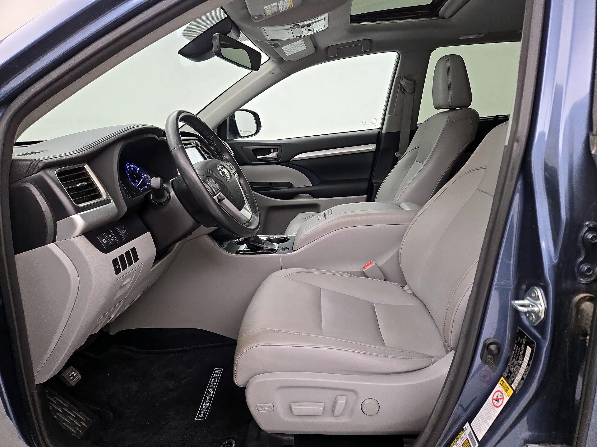 Thumbnail: 2017 Toyota Highlander - 11