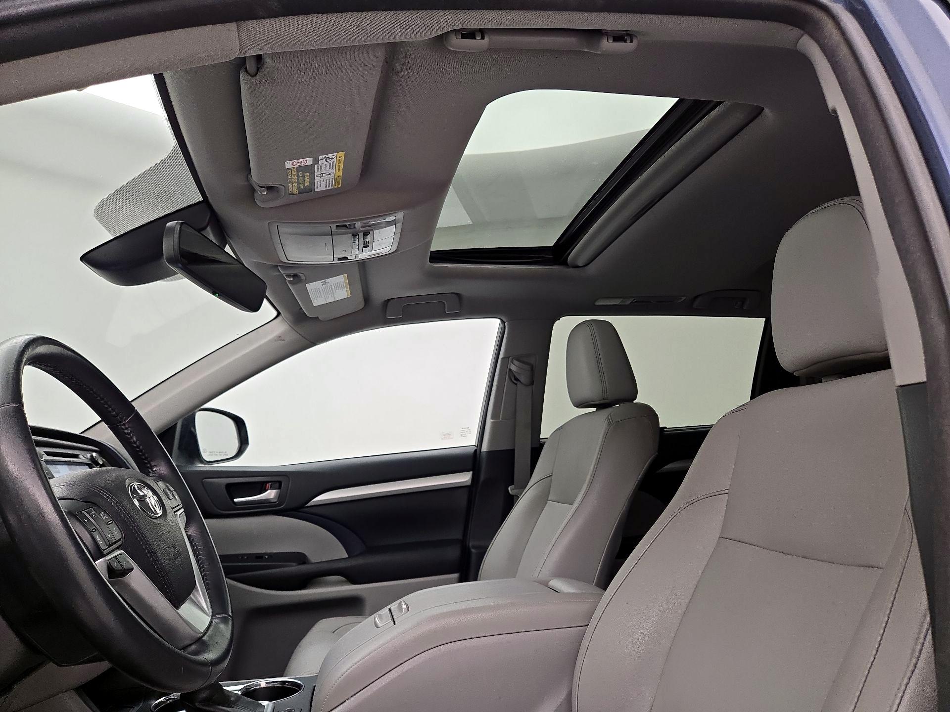 Thumbnail: 2017 Toyota Highlander - 20