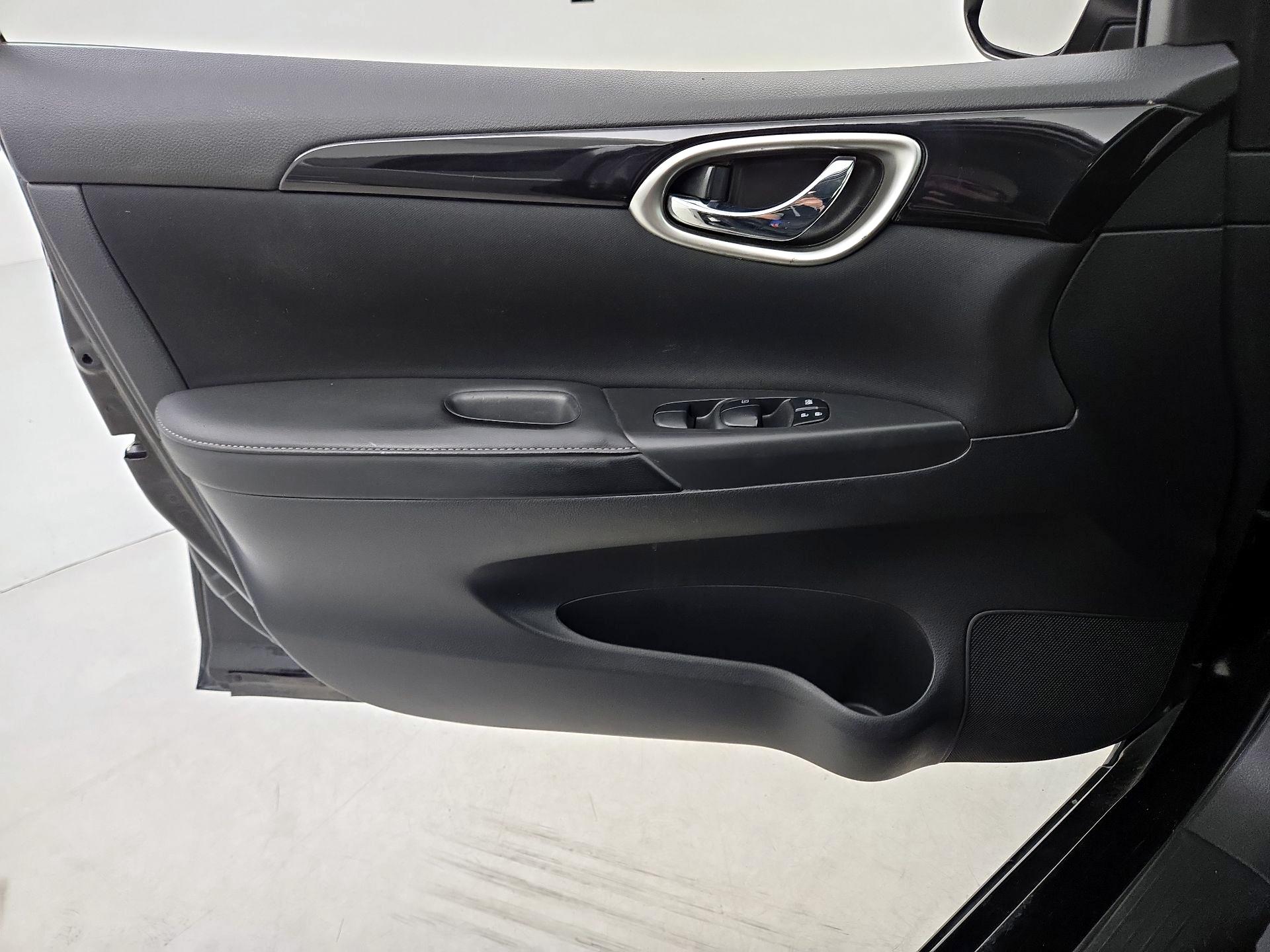 Thumbnail: 2019 Nissan Sentra - 12