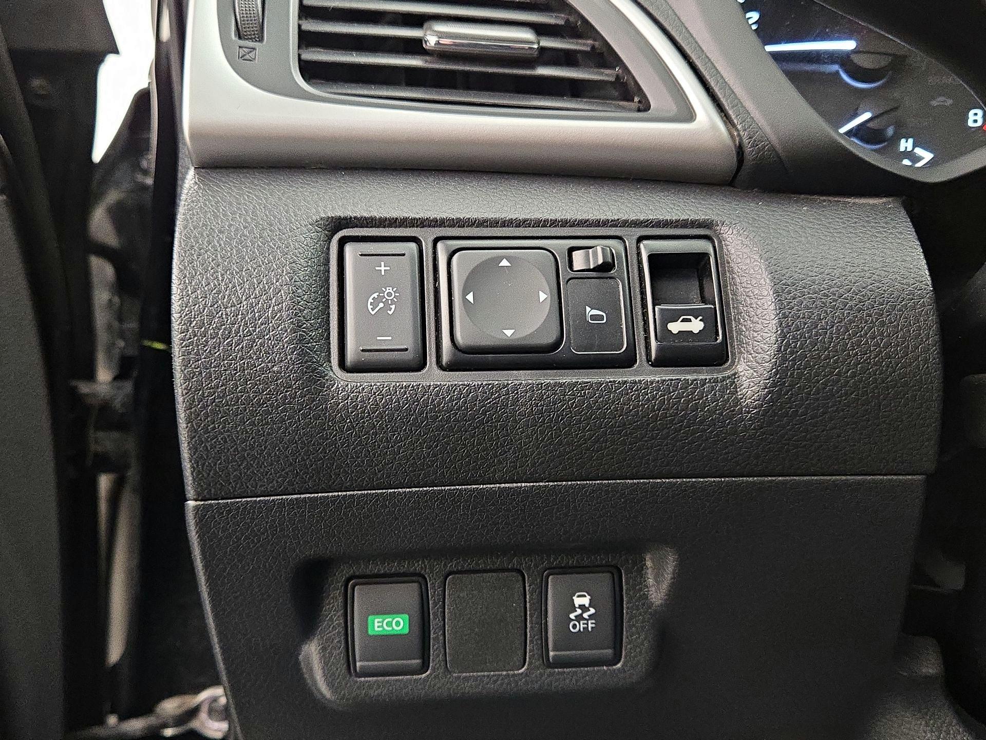 Thumbnail: 2019 Nissan Sentra - 13