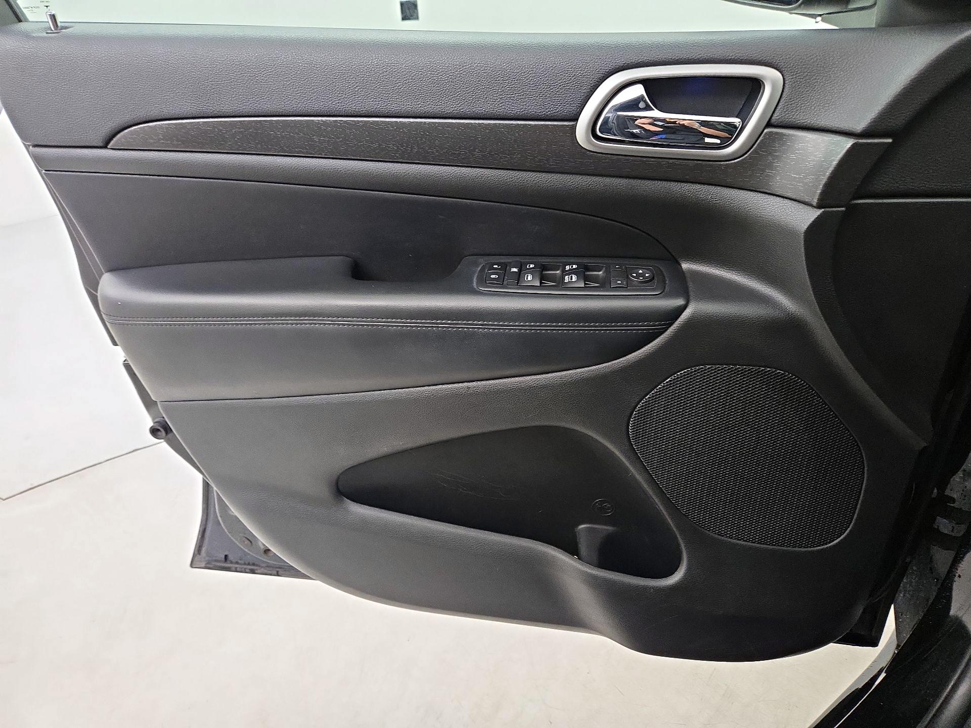 Thumbnail: 2018 Jeep Grand Cherokee - 12