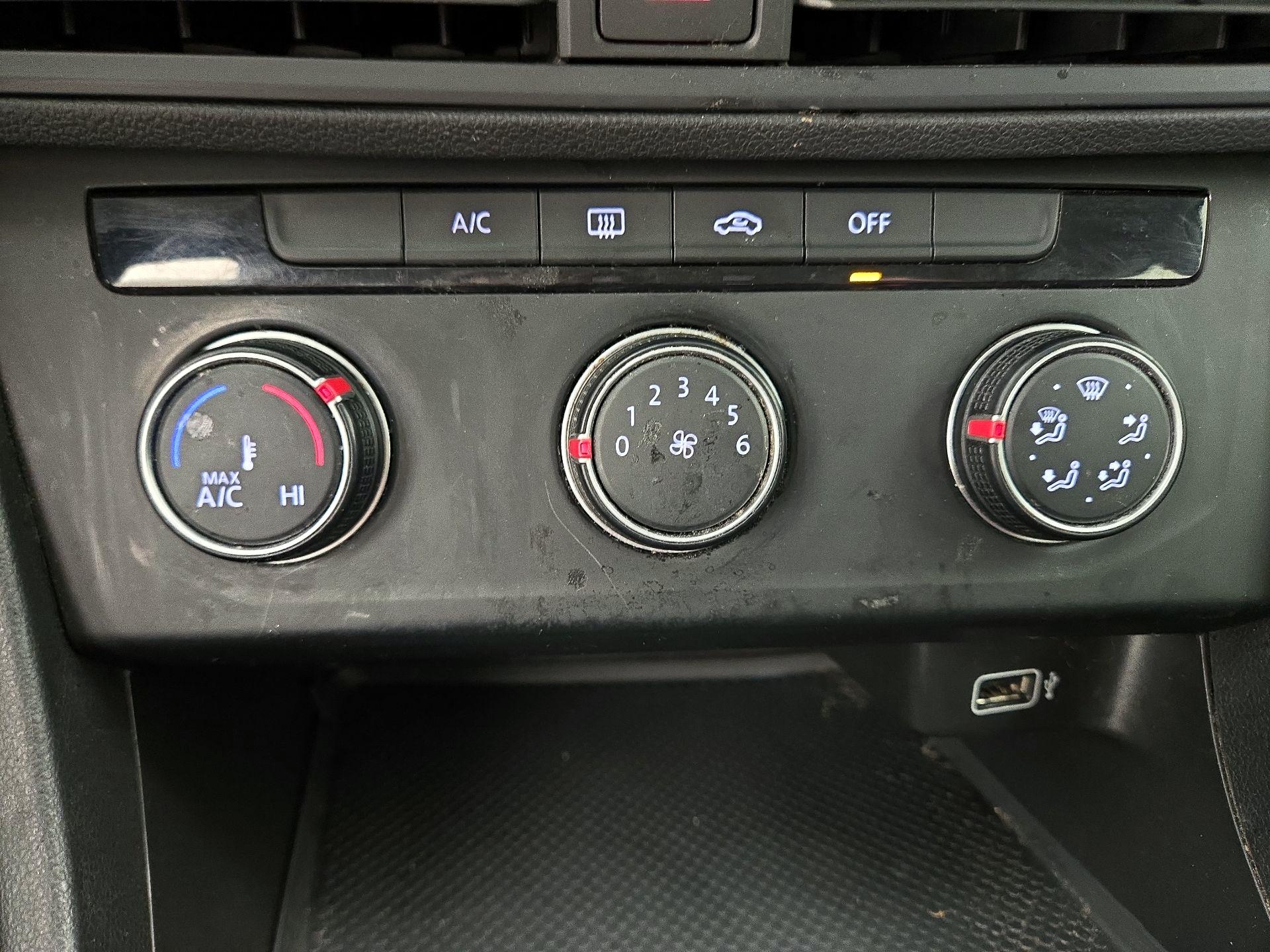 Thumbnail: 2019 Volkswagen Jetta - 16