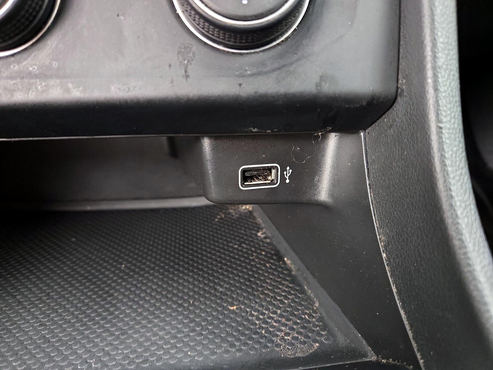 Thumbnail: 2019 Volkswagen Jetta - 18