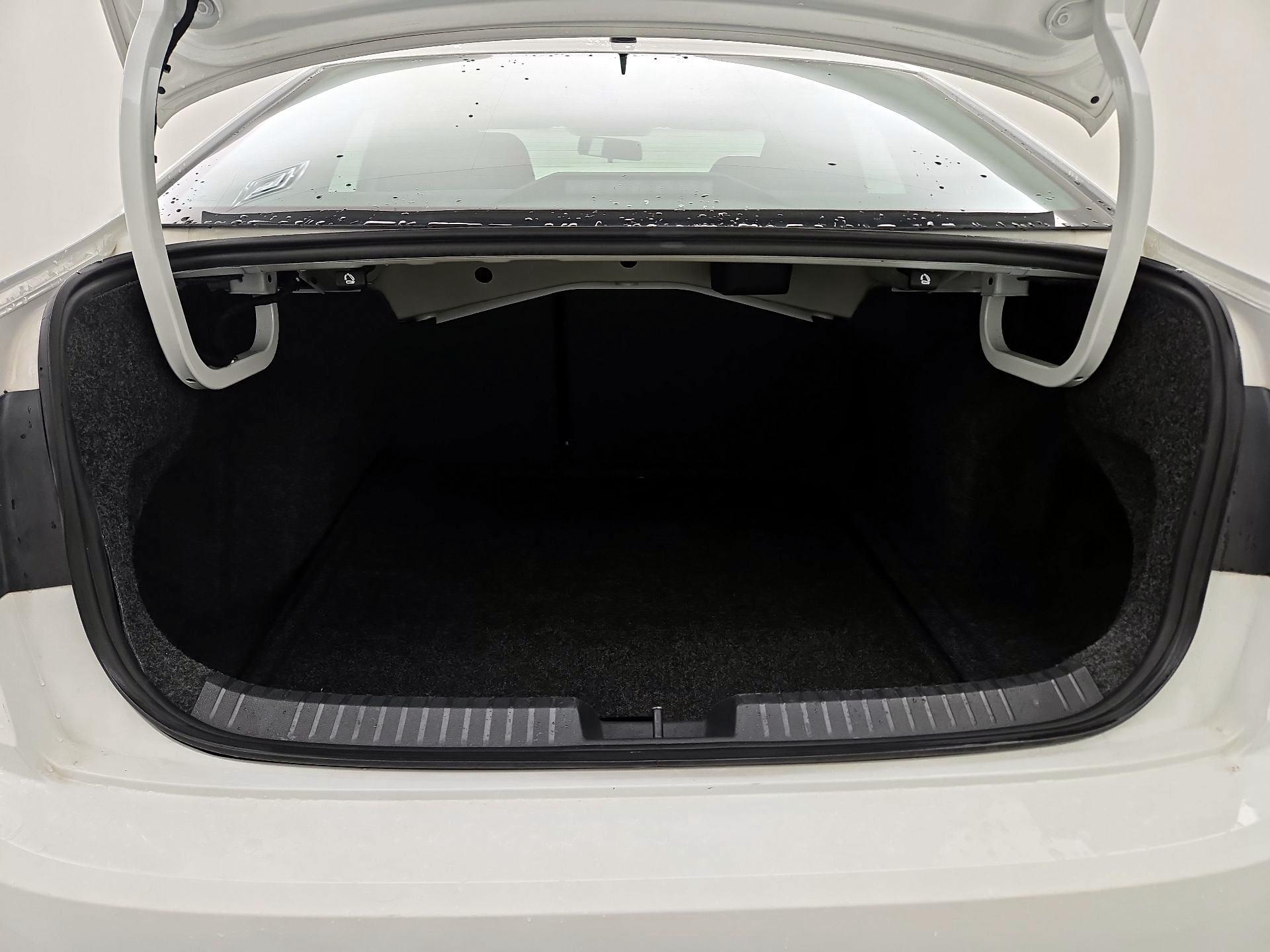 Thumbnail: 2019 Volkswagen Jetta - 20