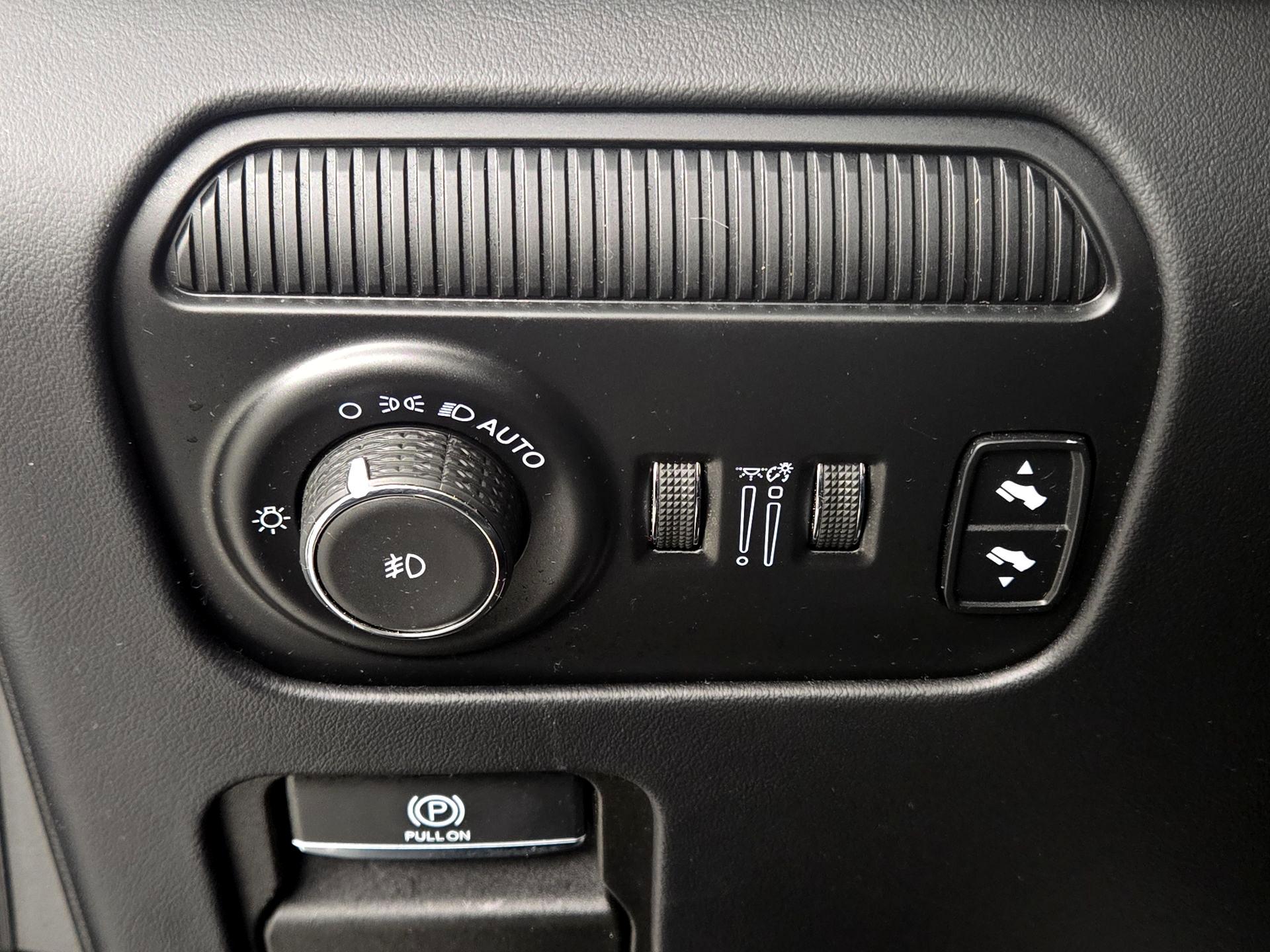 Thumbnail: 2023 Jeep Grand Wagoneer - 13