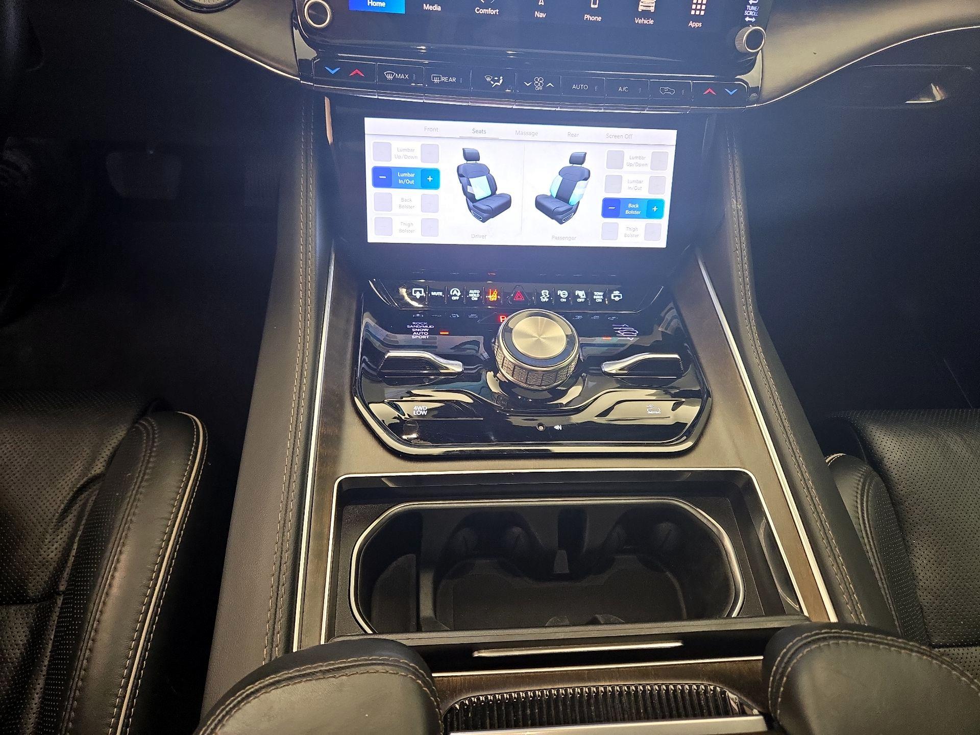 Thumbnail: 2023 Jeep Grand Wagoneer - 18