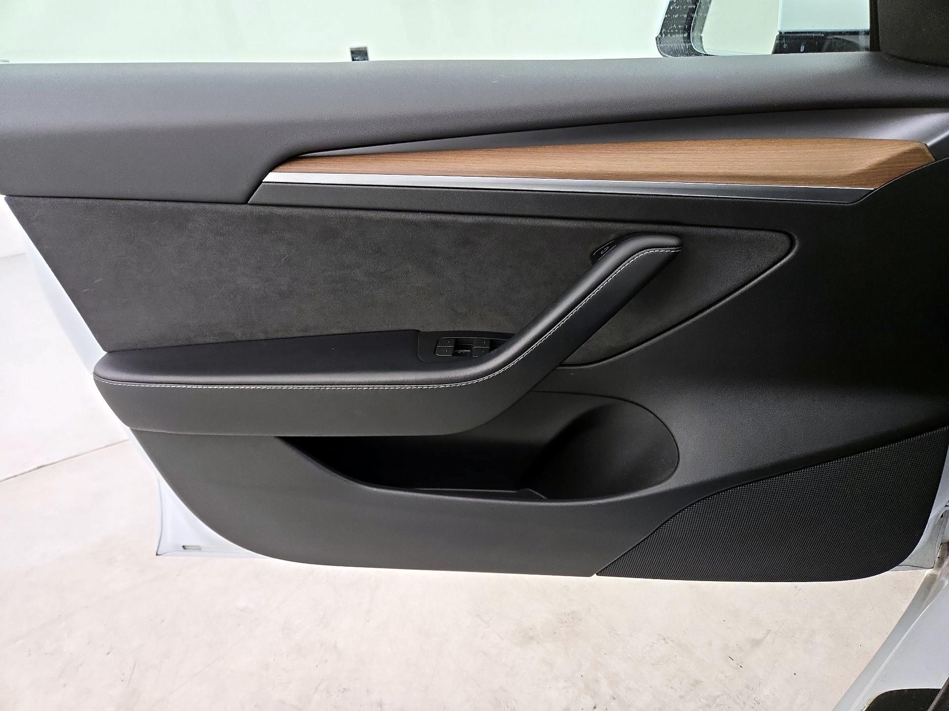 Thumbnail: 2023 Tesla Model 3 - 12