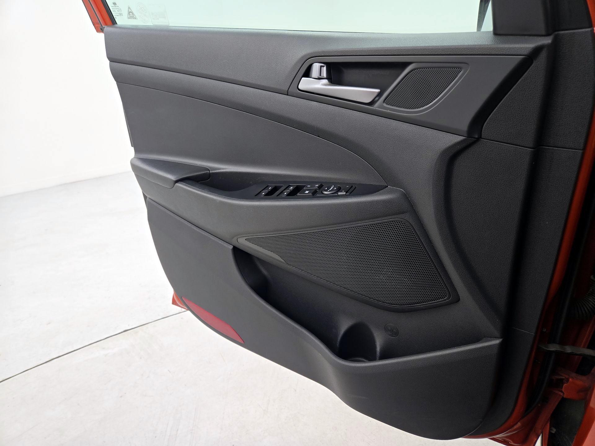 Thumbnail: 2016 Hyundai Tucson - 12