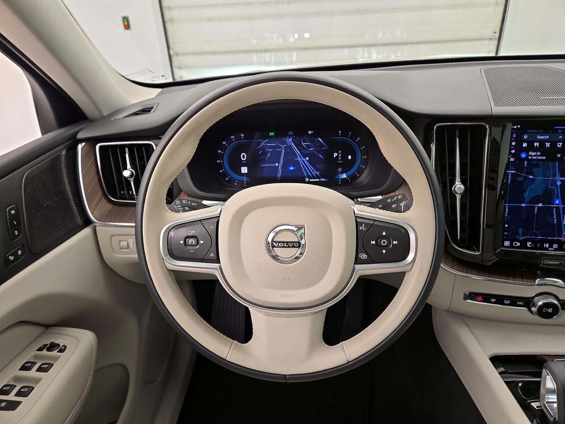 Thumbnail: 2022 Volvo XC60 - 10