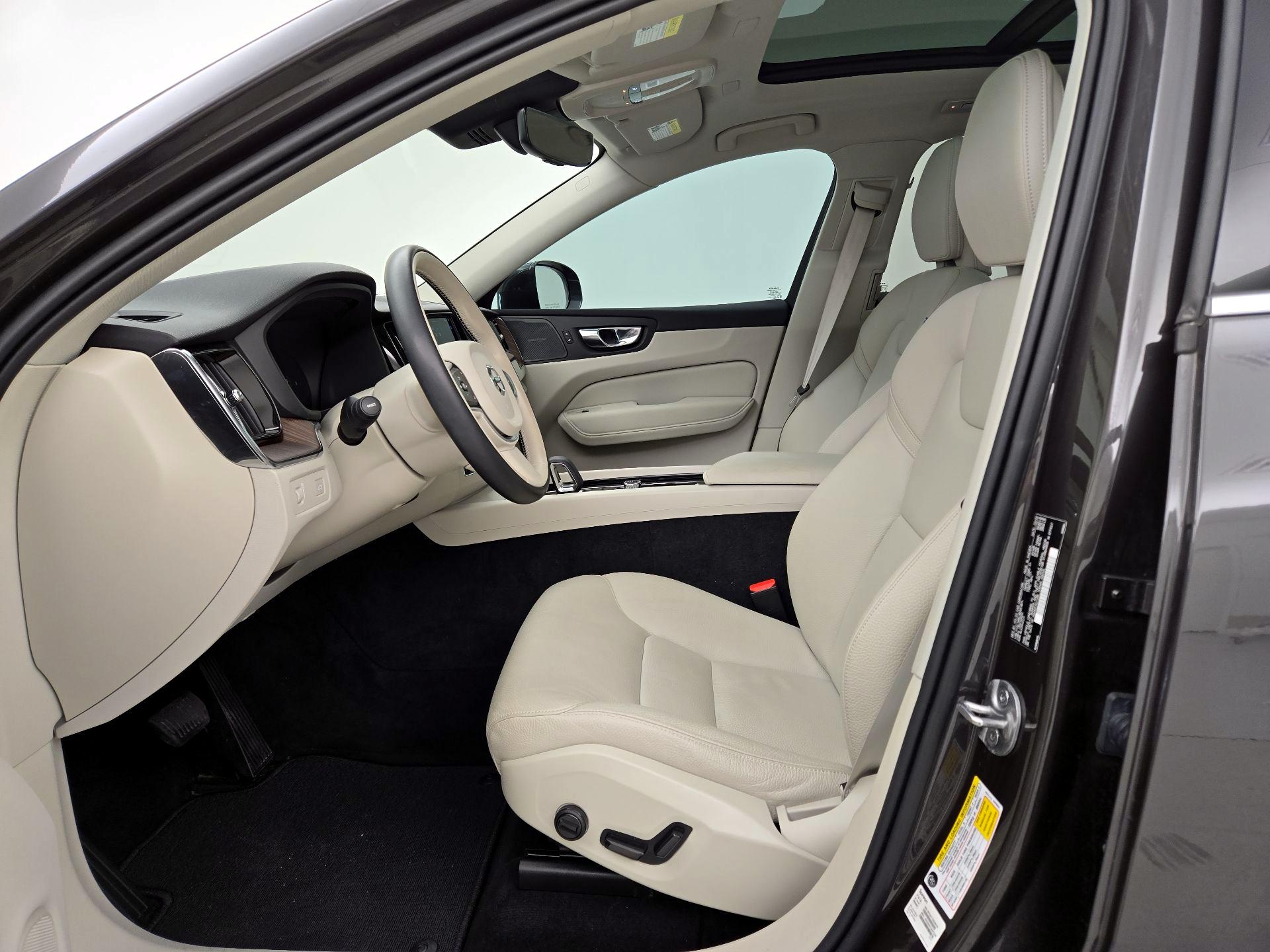 Thumbnail: 2022 Volvo XC60 - 11