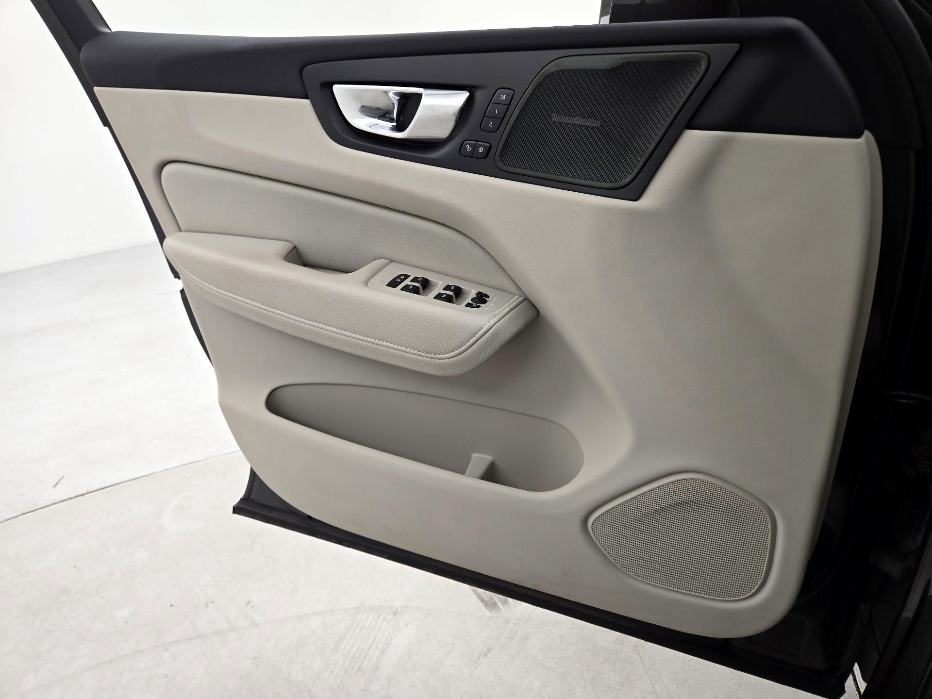 Thumbnail: 2022 Volvo XC60 - 12