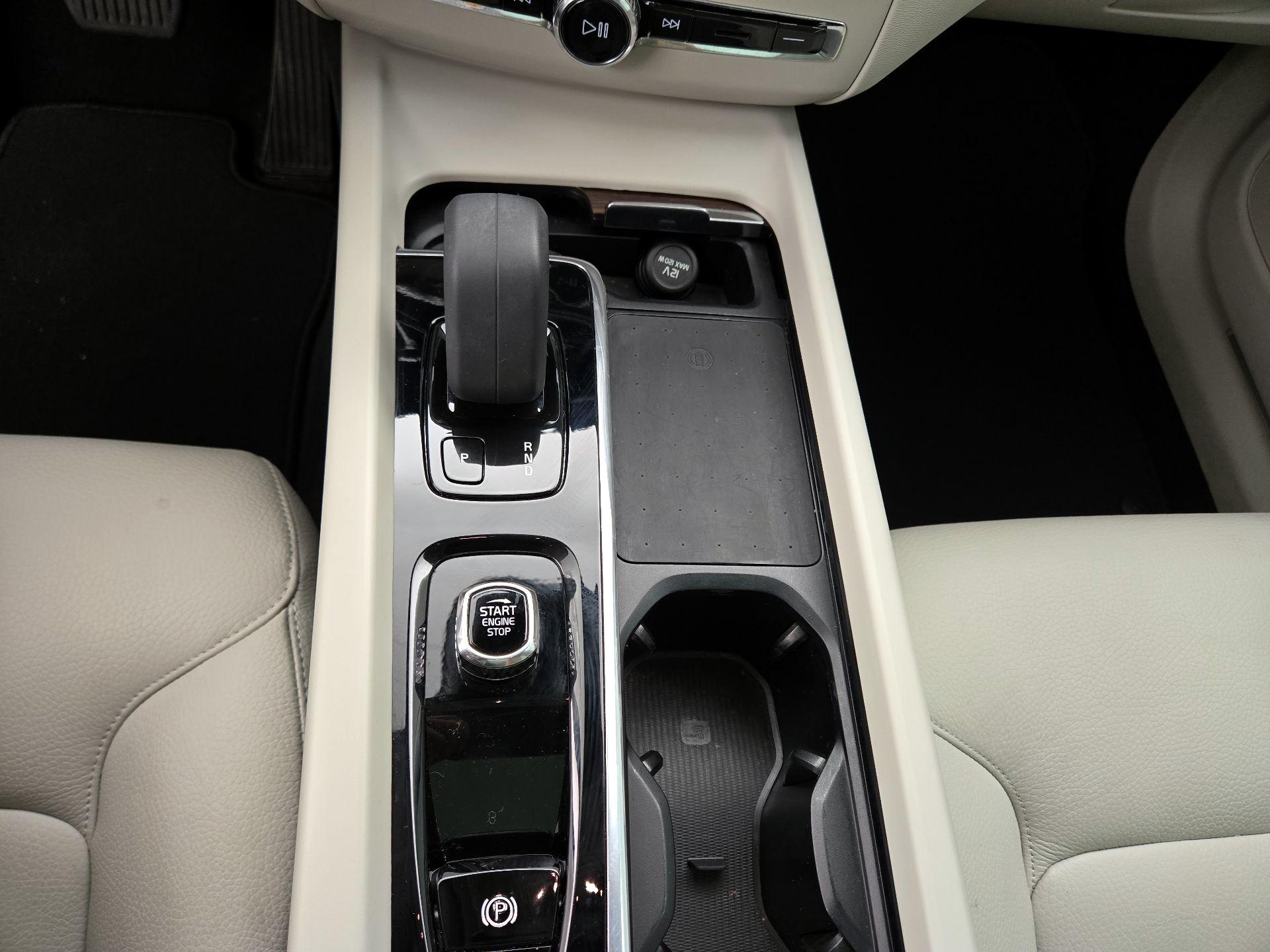 Thumbnail: 2022 Volvo XC60 - 18