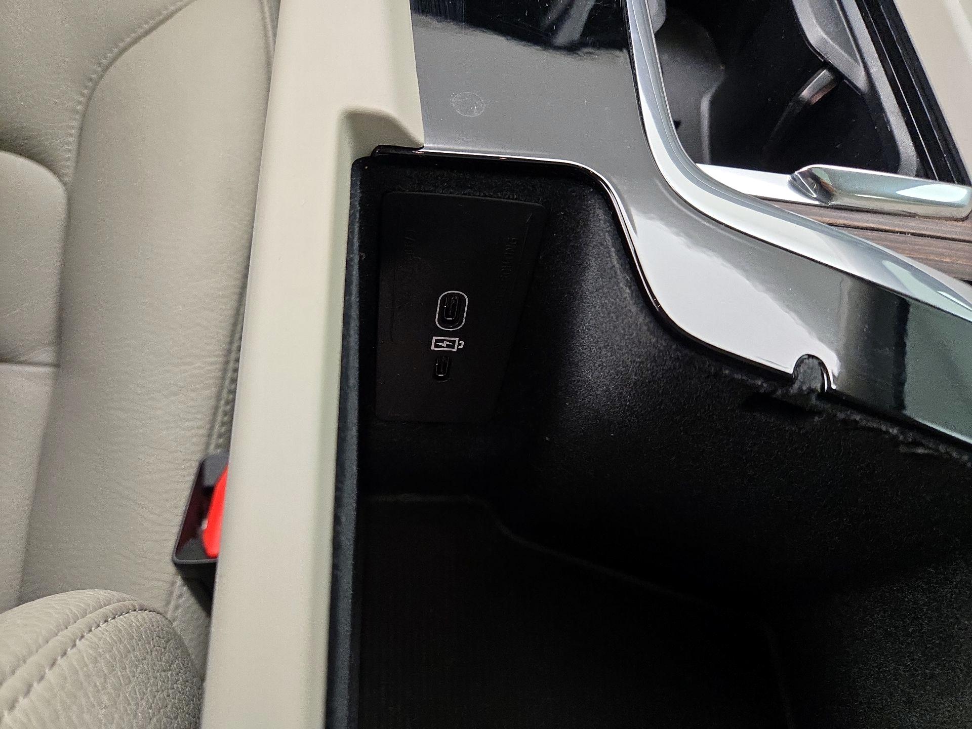 Thumbnail: 2022 Volvo XC60 - 19