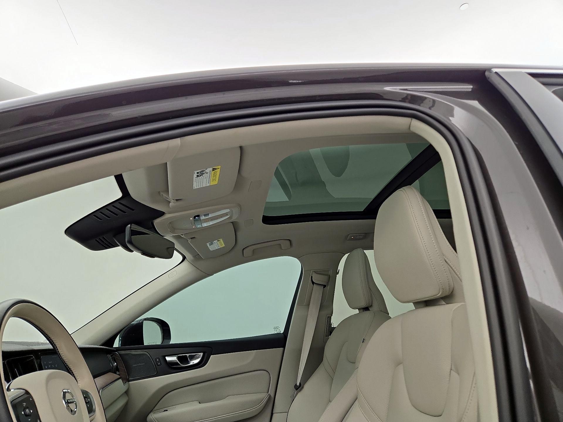 Thumbnail: 2022 Volvo XC60 - 20