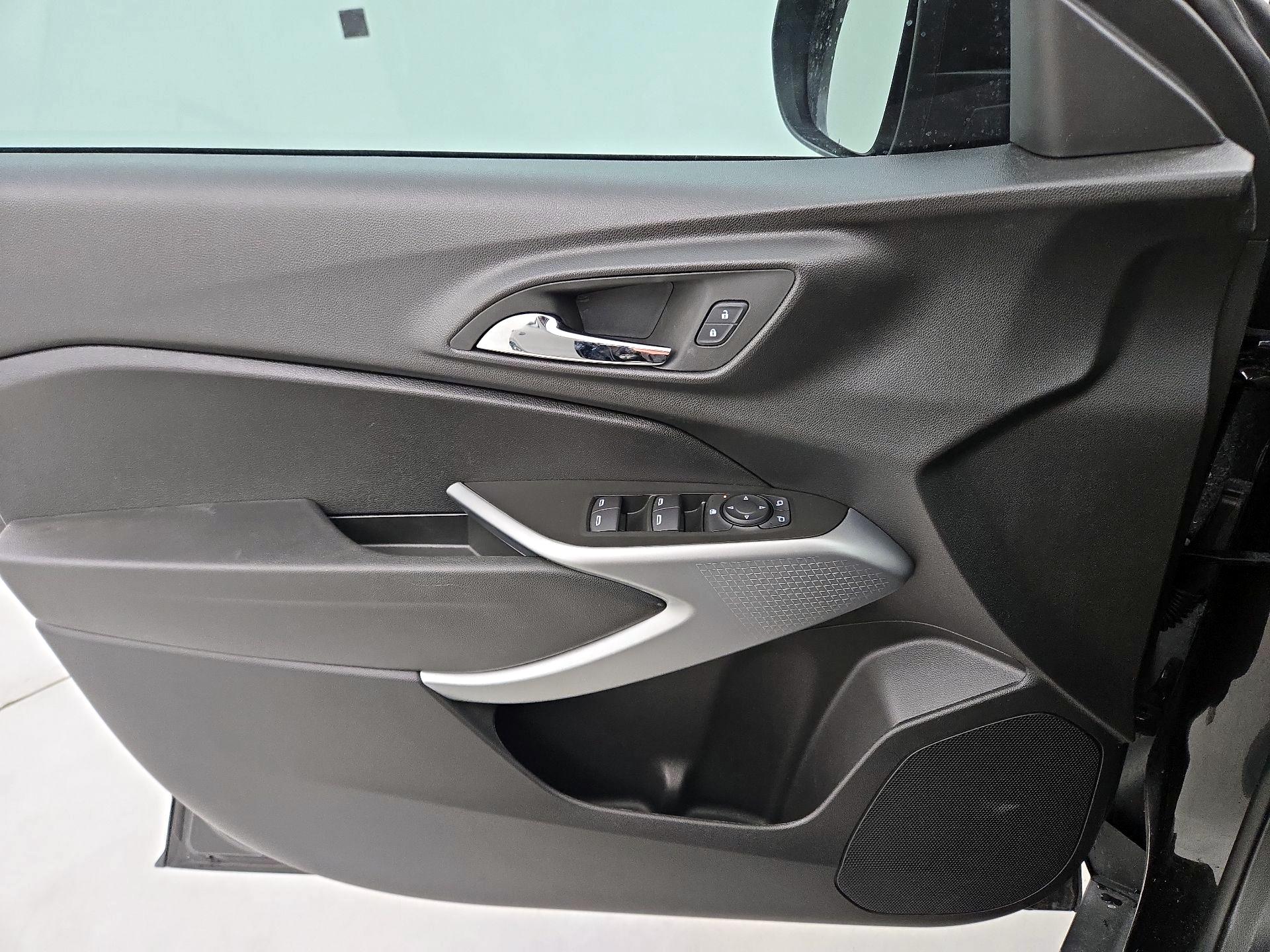 Thumbnail: 2025 Chevrolet Trax - 12