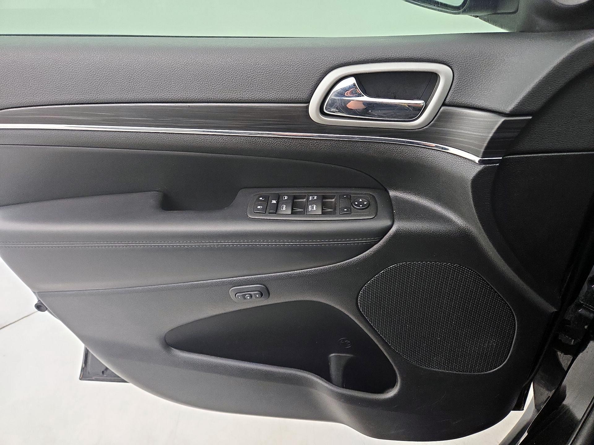 Thumbnail: 2022 Jeep Grand Cherokee - 12