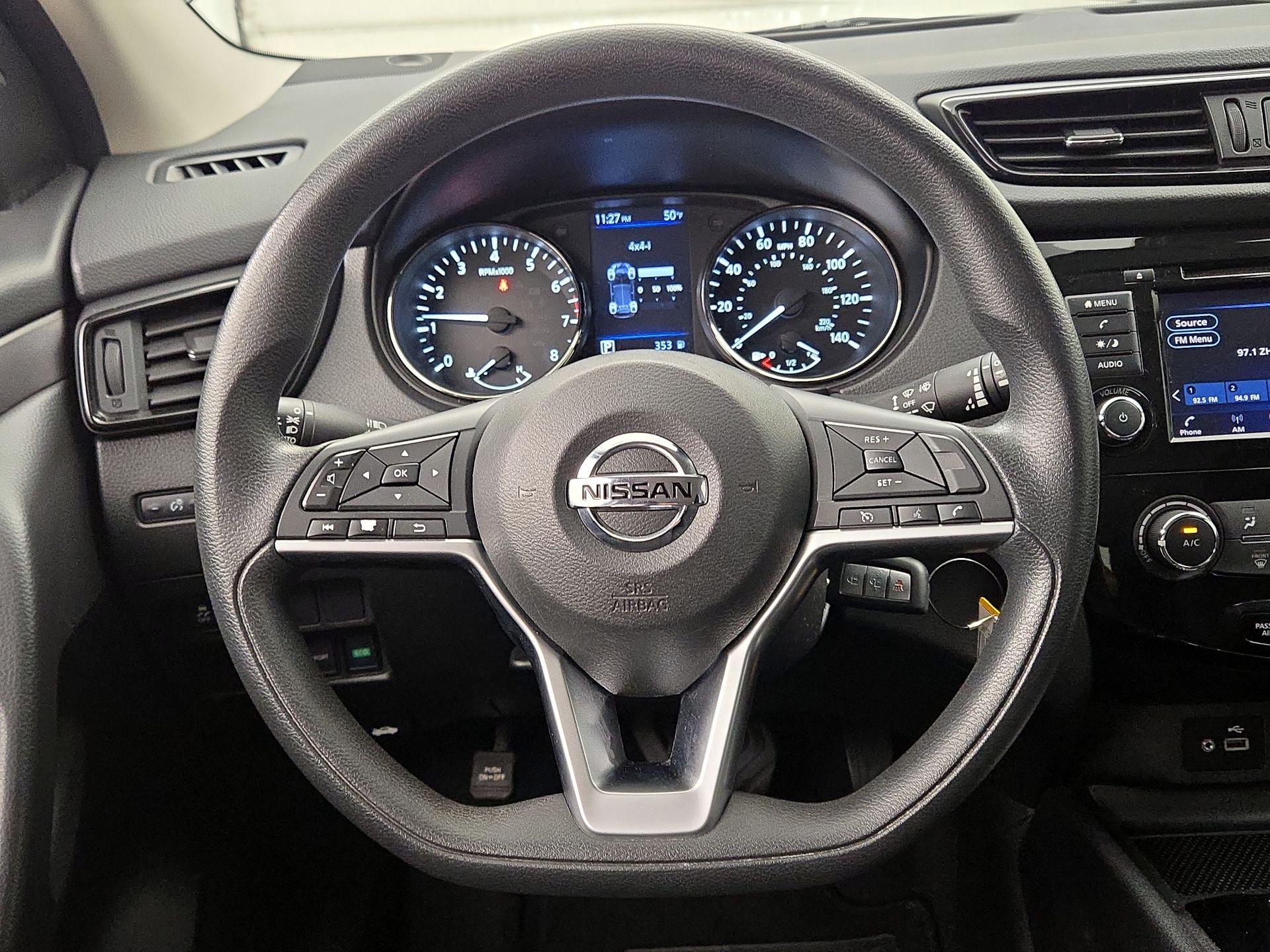 Thumbnail: 2020 Nissan Rogue Sport - 10