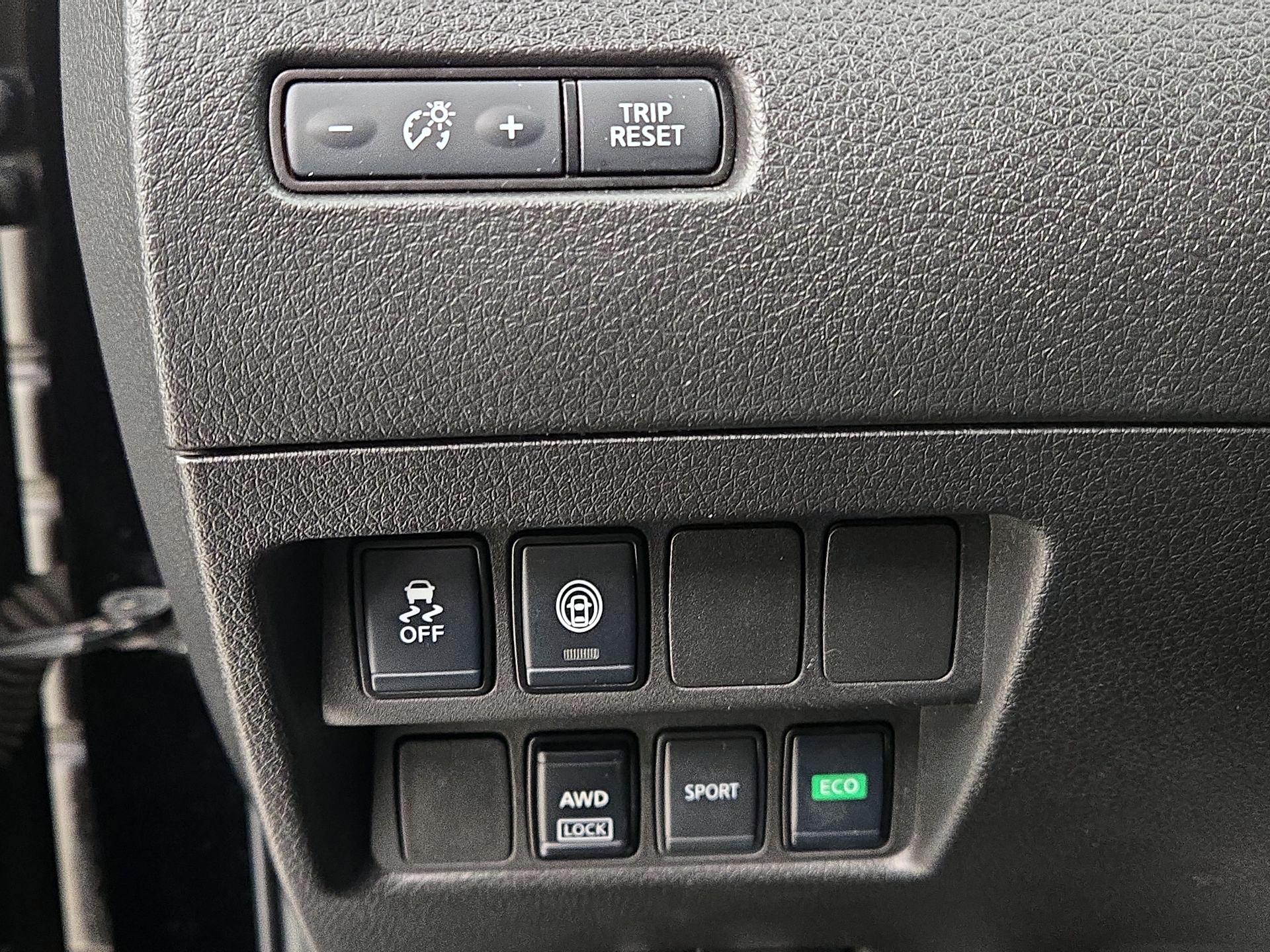 Thumbnail: 2020 Nissan Rogue Sport - 13