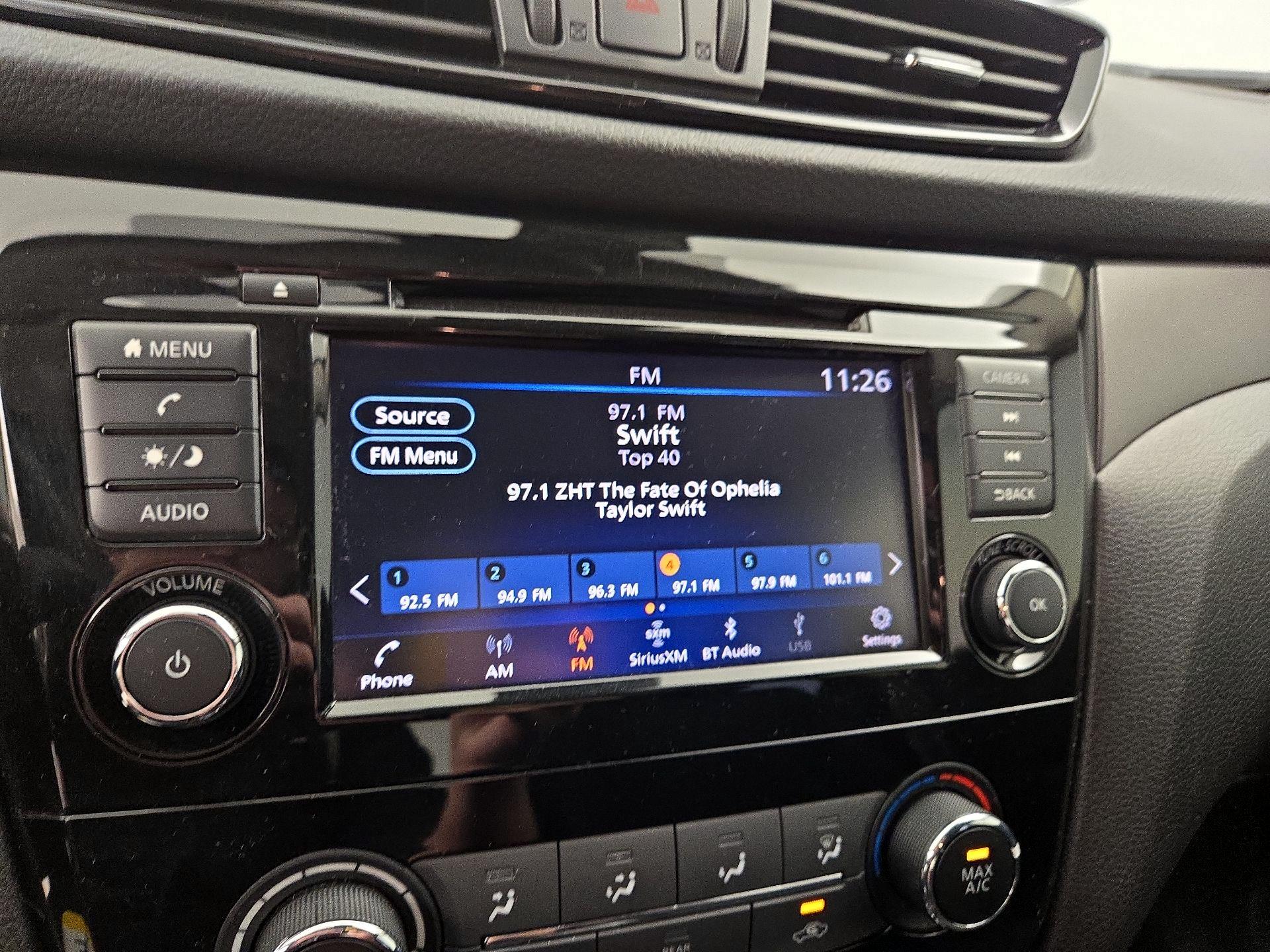 Thumbnail: 2020 Nissan Rogue Sport - 15