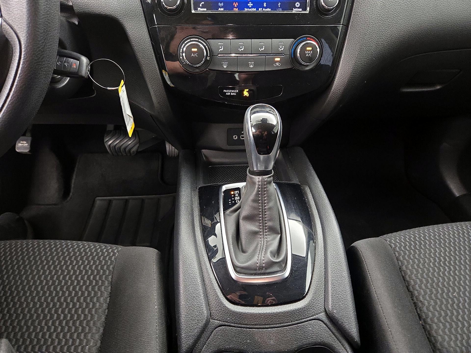 Thumbnail: 2020 Nissan Rogue Sport - 17