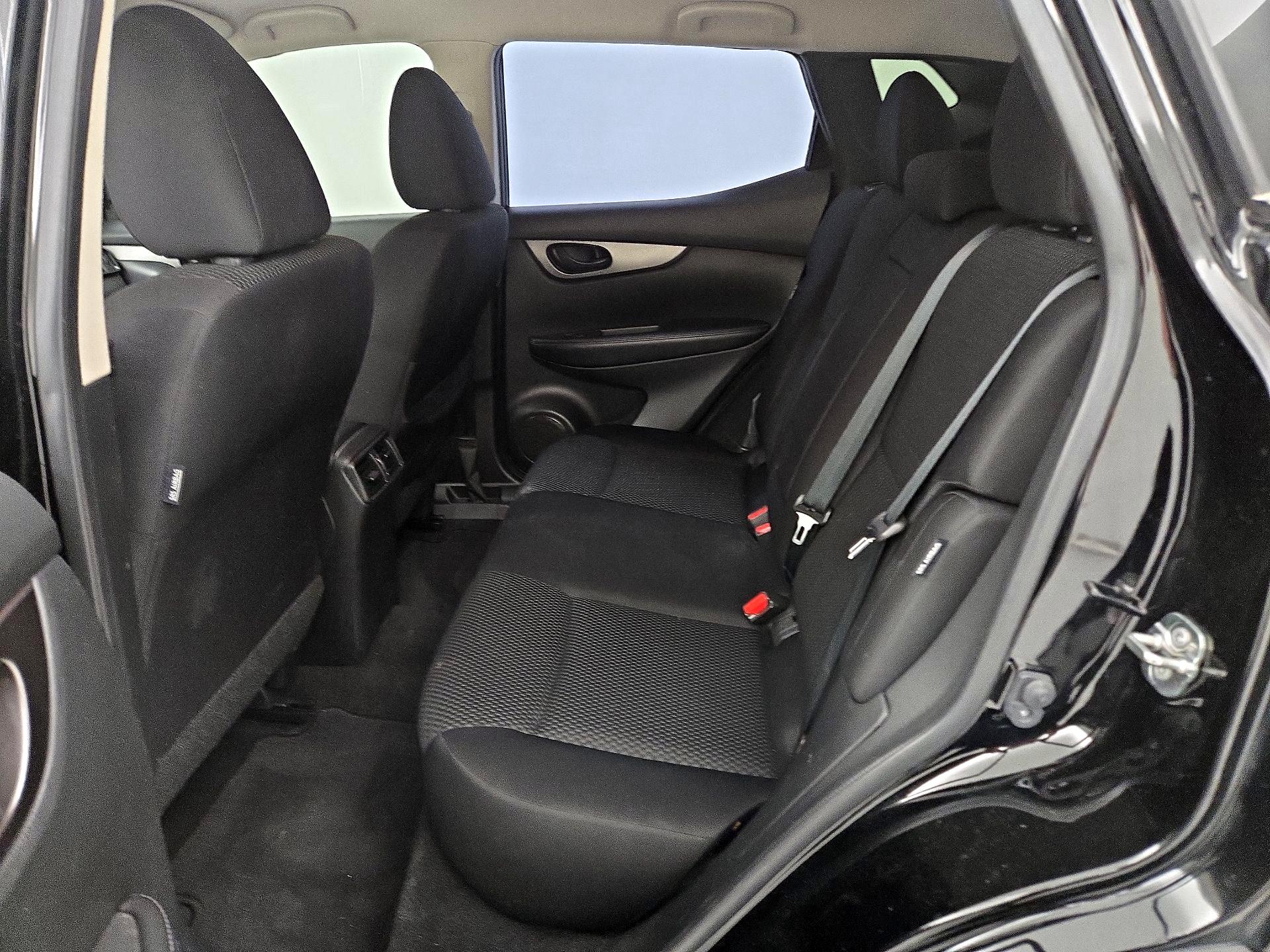 Thumbnail: 2020 Nissan Rogue Sport - 19