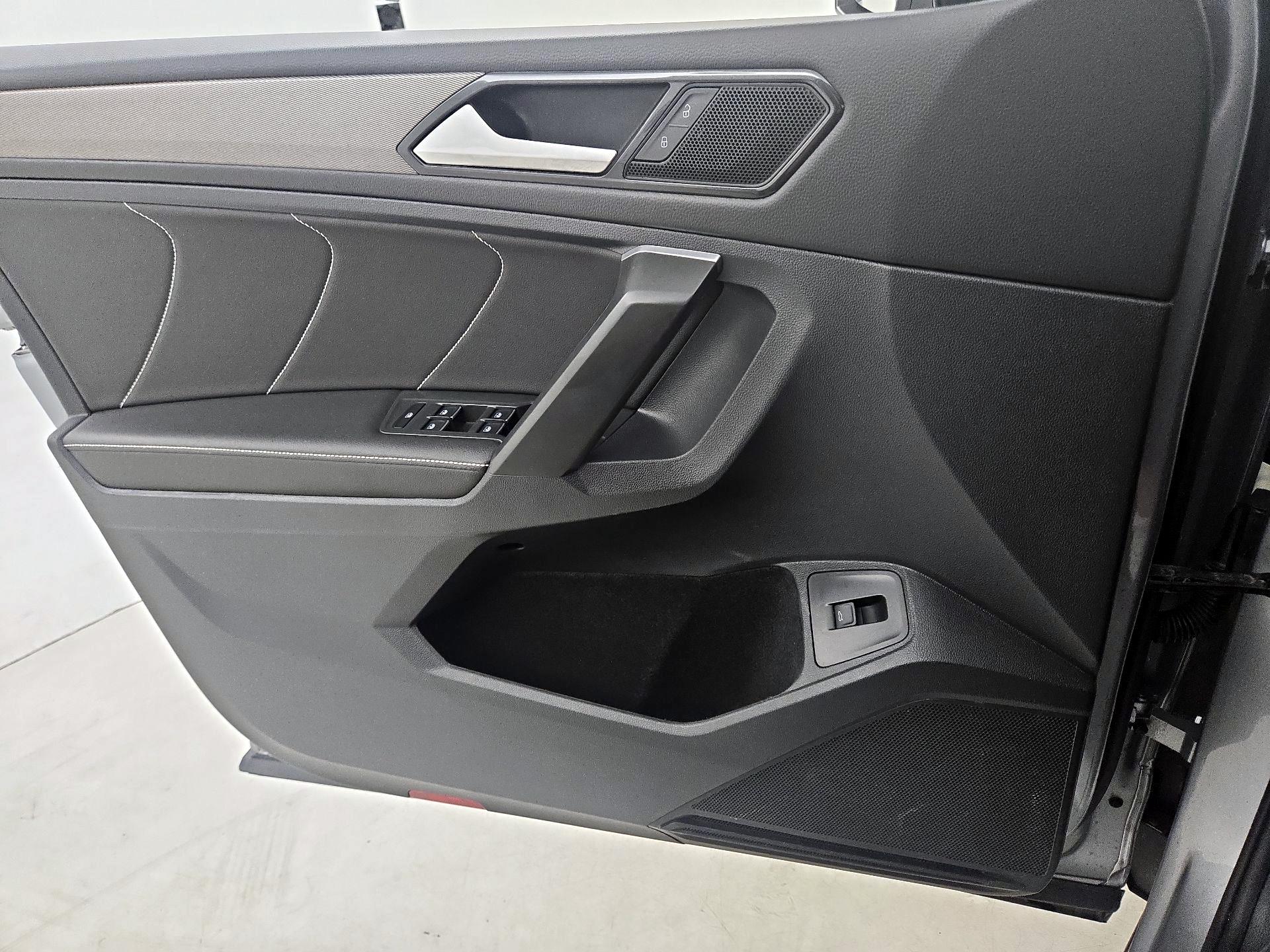 Thumbnail: 2024 Volkswagen Tiguan - 12