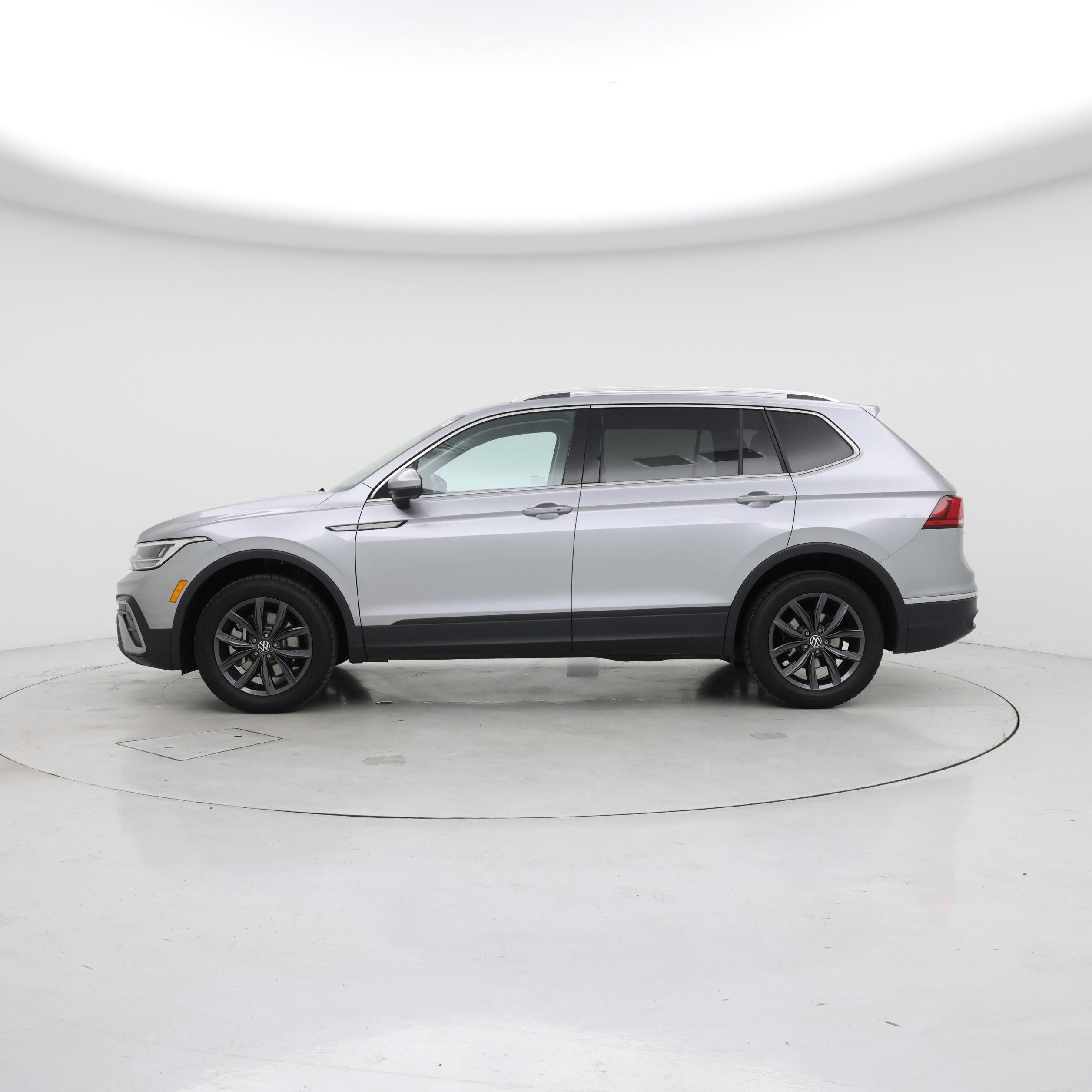 Thumbnail: 2024 Volkswagen Tiguan - 3