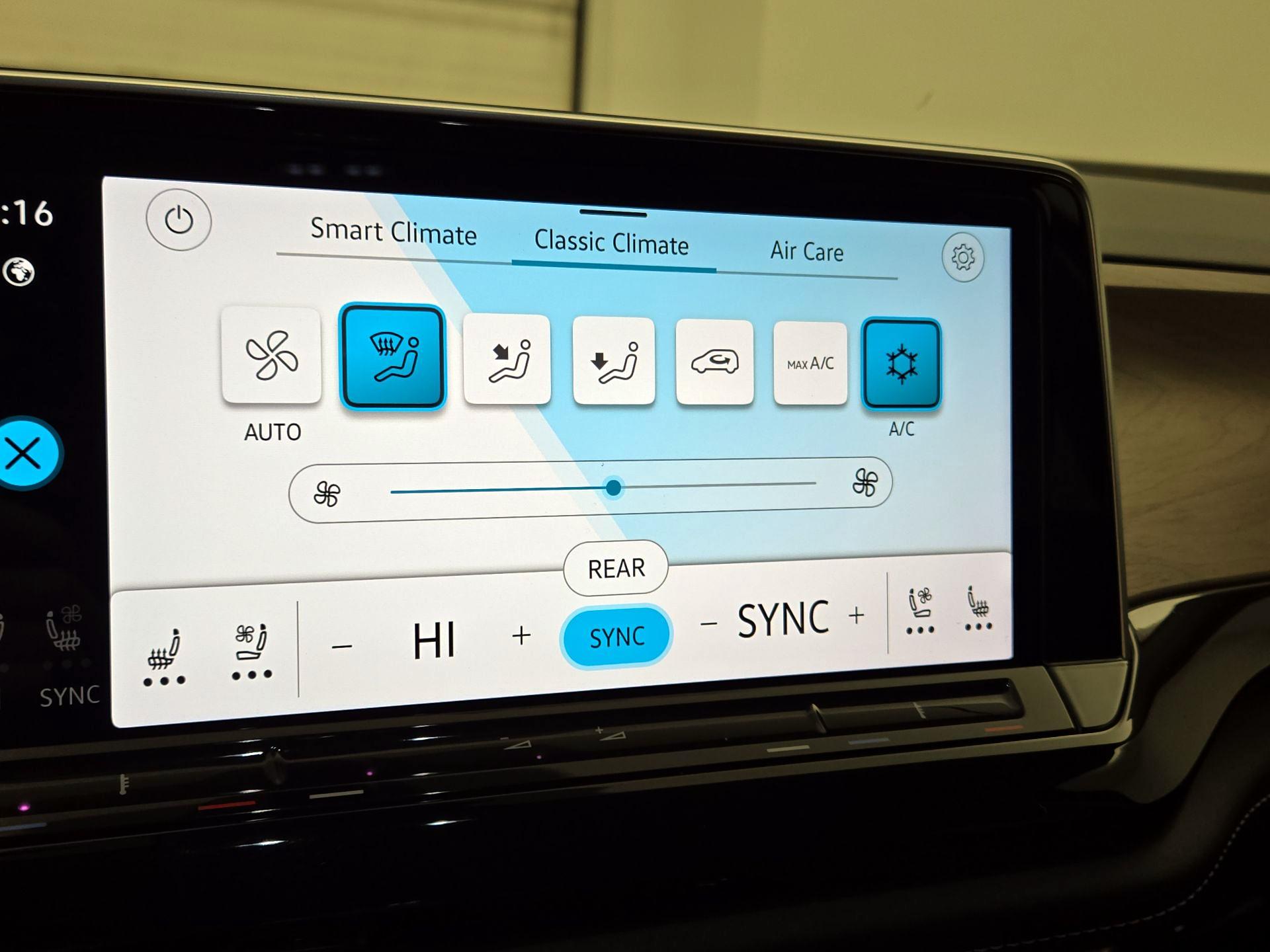 Thumbnail: 2024 Volkswagen Atlas - 16