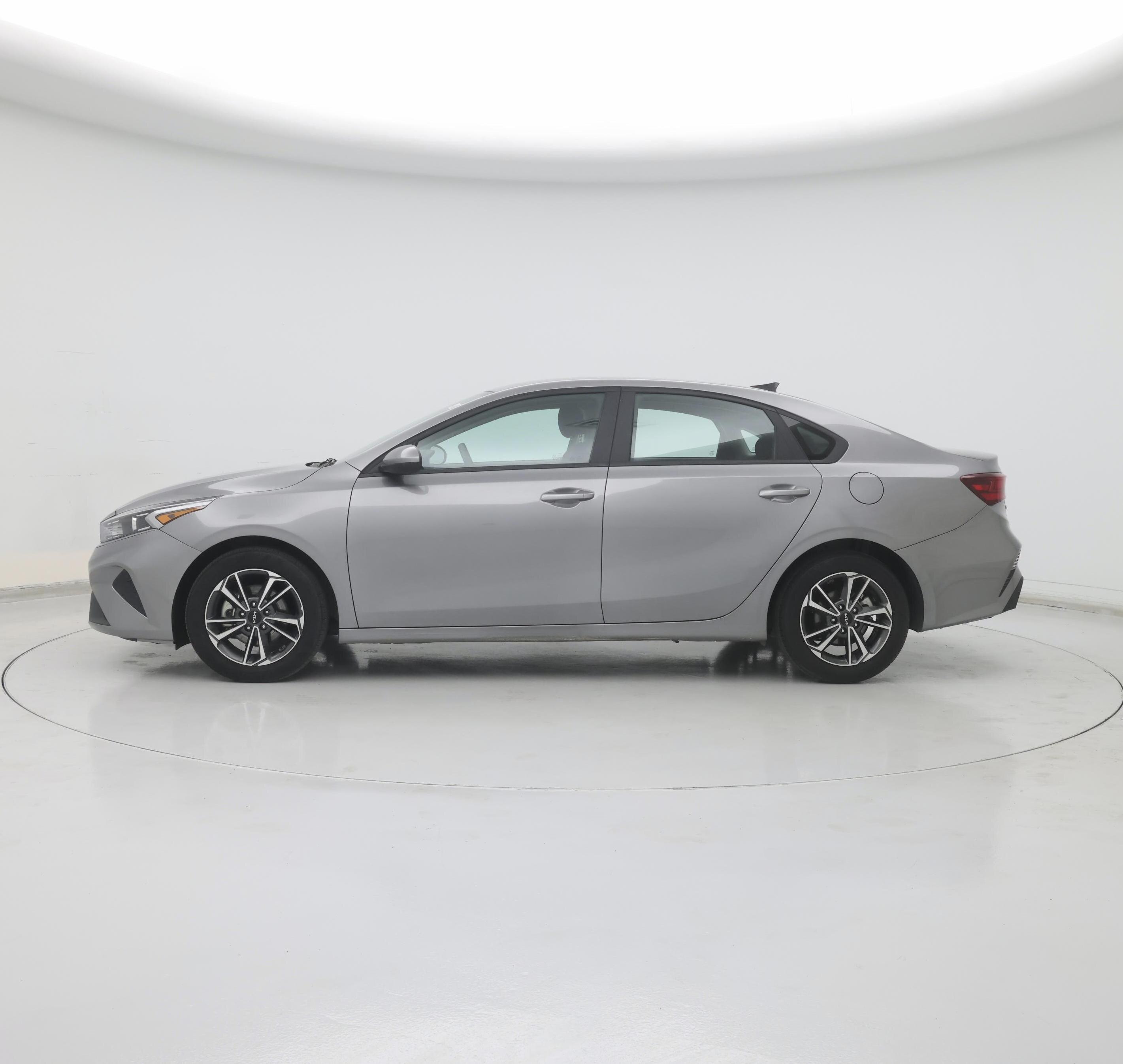 Thumbnail: 2023 Kia Forte - 3