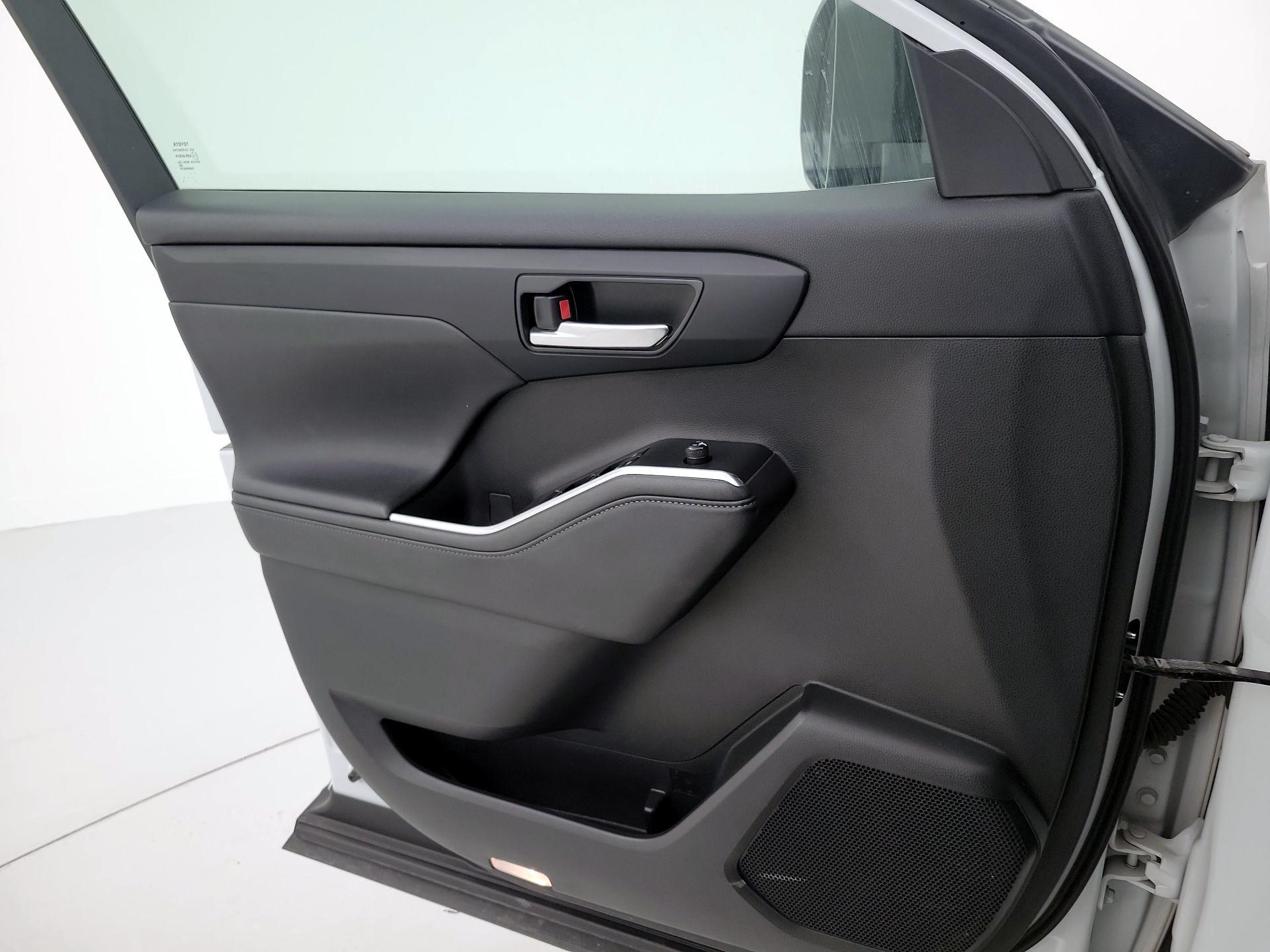 Thumbnail: 2024 Toyota Highlander - 12