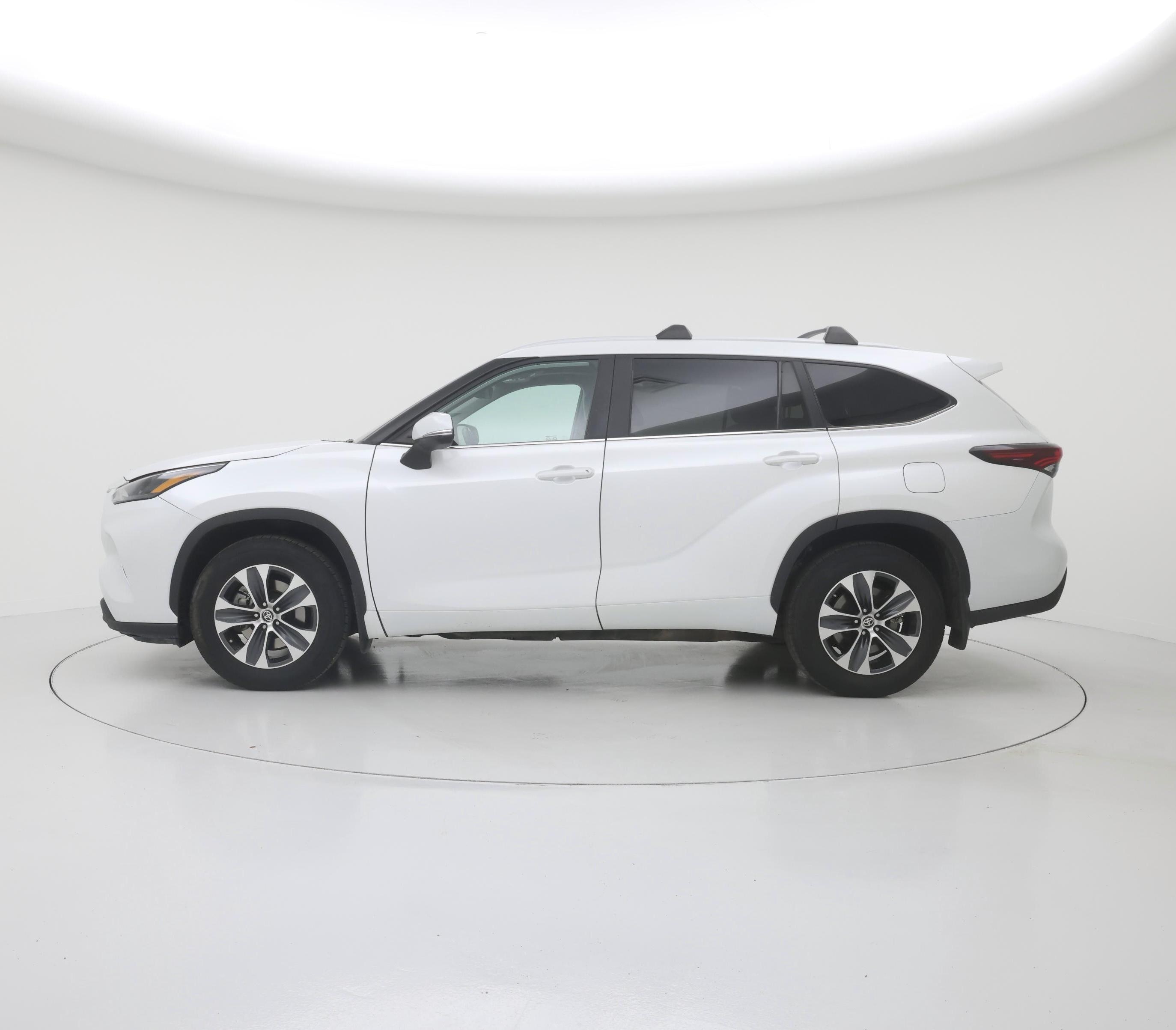 Thumbnail: 2024 Toyota Highlander - 3