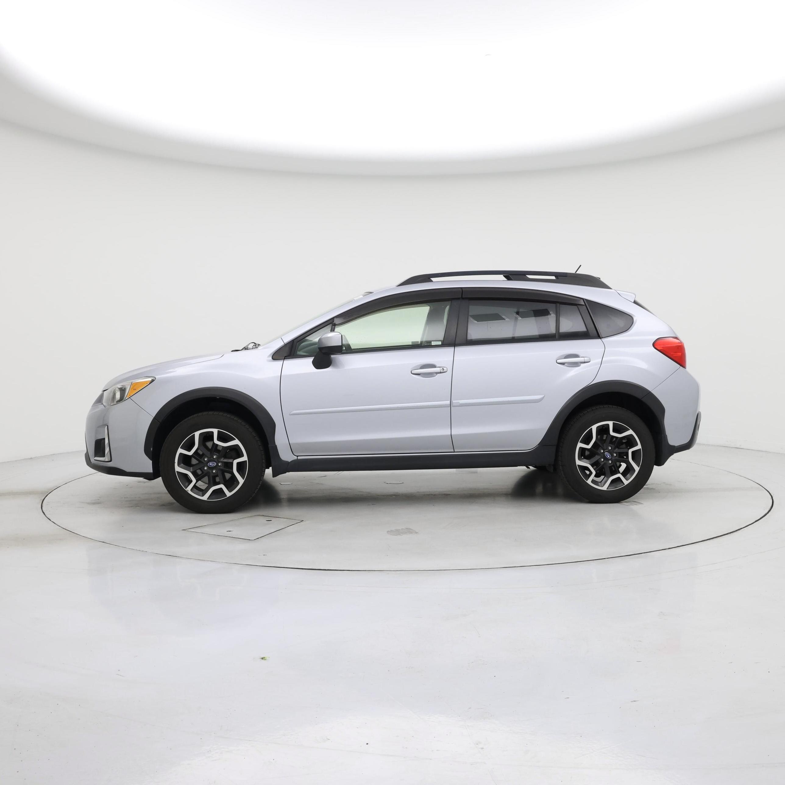 Thumbnail: 2017 Subaru Crosstrek - 3