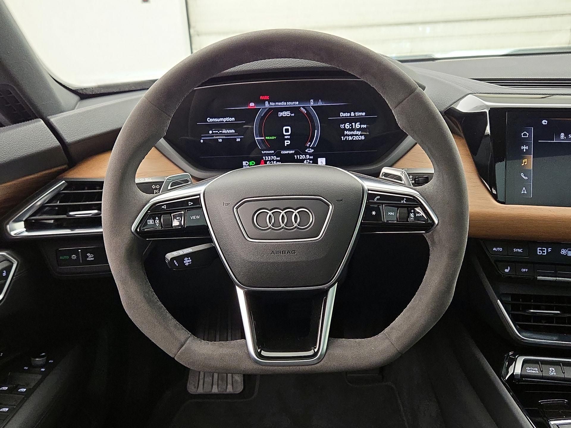 Thumbnail: 2022 Audi e-tron GT - 10