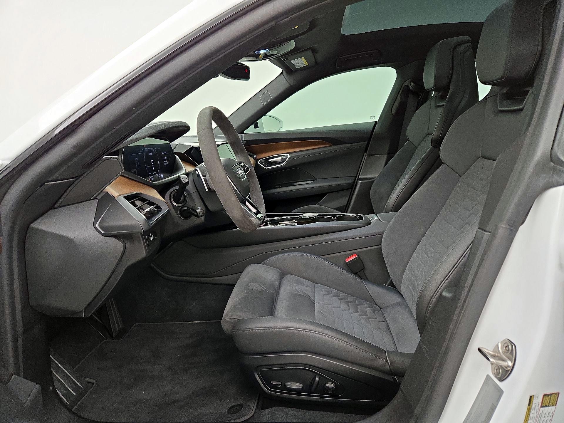 Thumbnail: 2022 Audi e-tron GT - 11