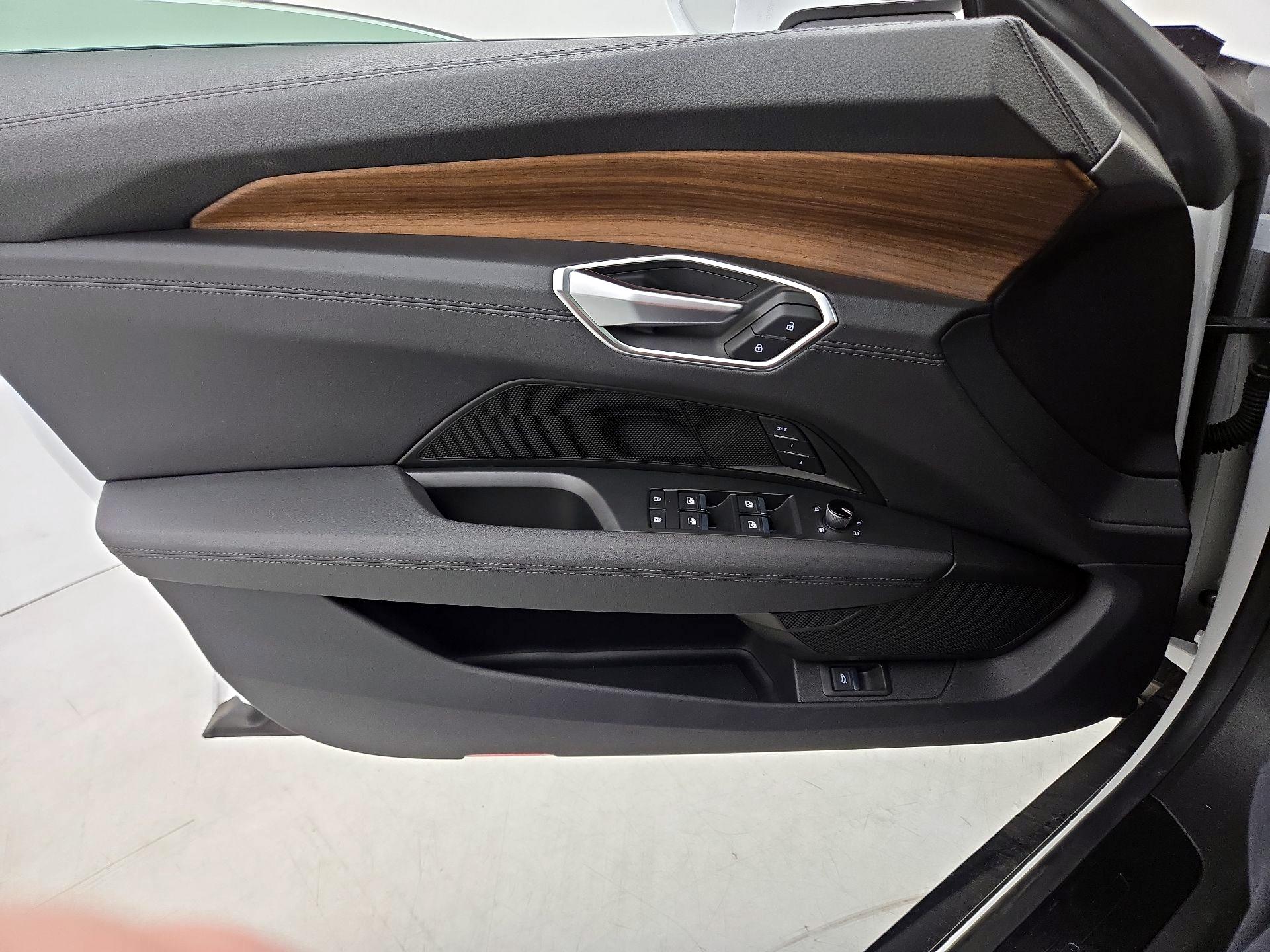 Thumbnail: 2022 Audi e-tron GT - 12