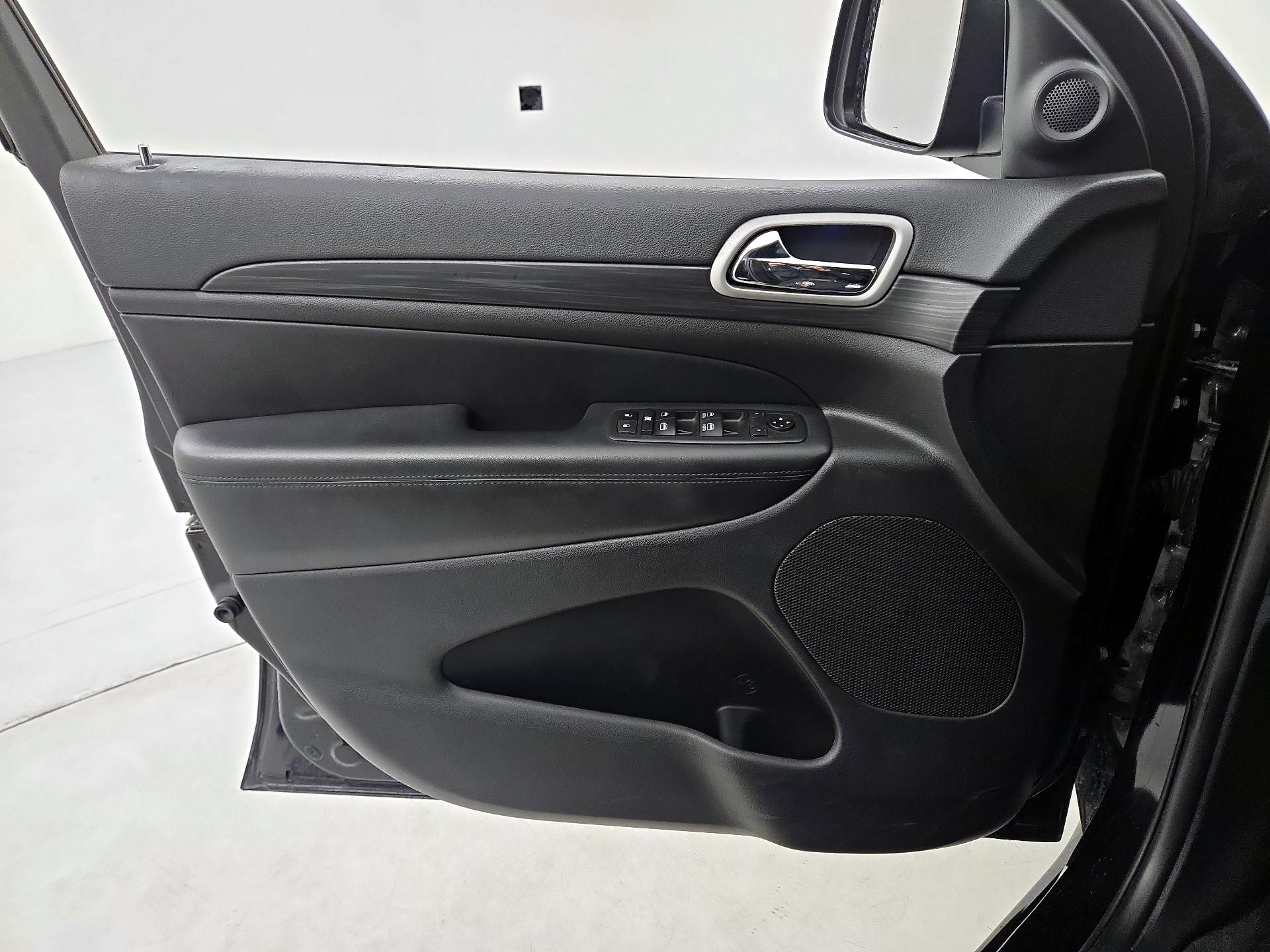 Thumbnail: 2021 Jeep Grand Cherokee - 12