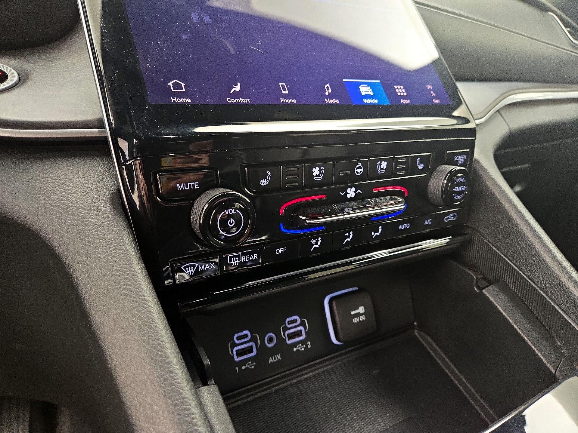 Thumbnail: 2024 Jeep Grand Cherokee L - 17