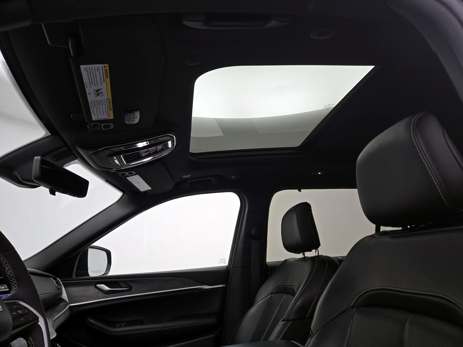 Thumbnail: 2024 Jeep Grand Cherokee L - 20