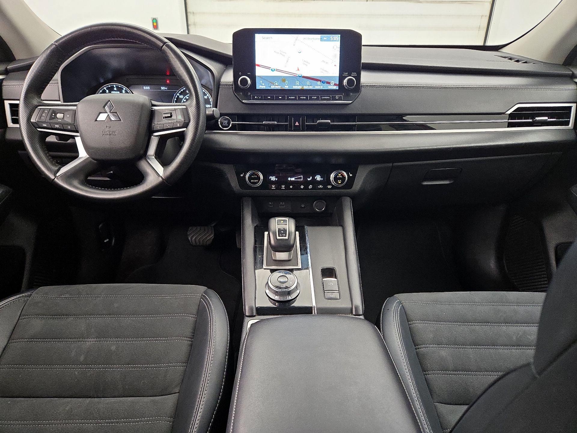 Thumbnail: 2024 Mitsubishi Outlander - 9