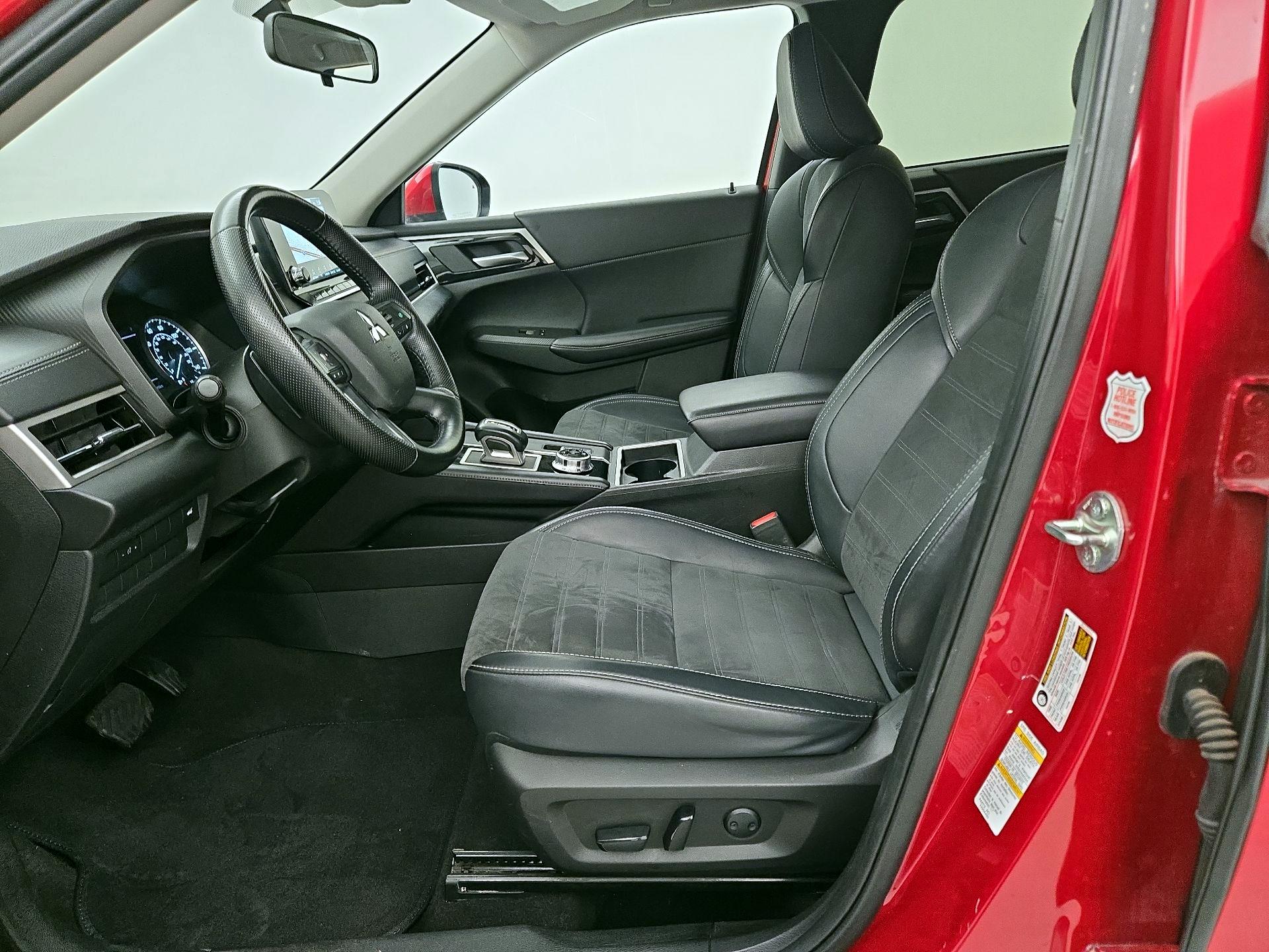 Thumbnail: 2024 Mitsubishi Outlander - 11