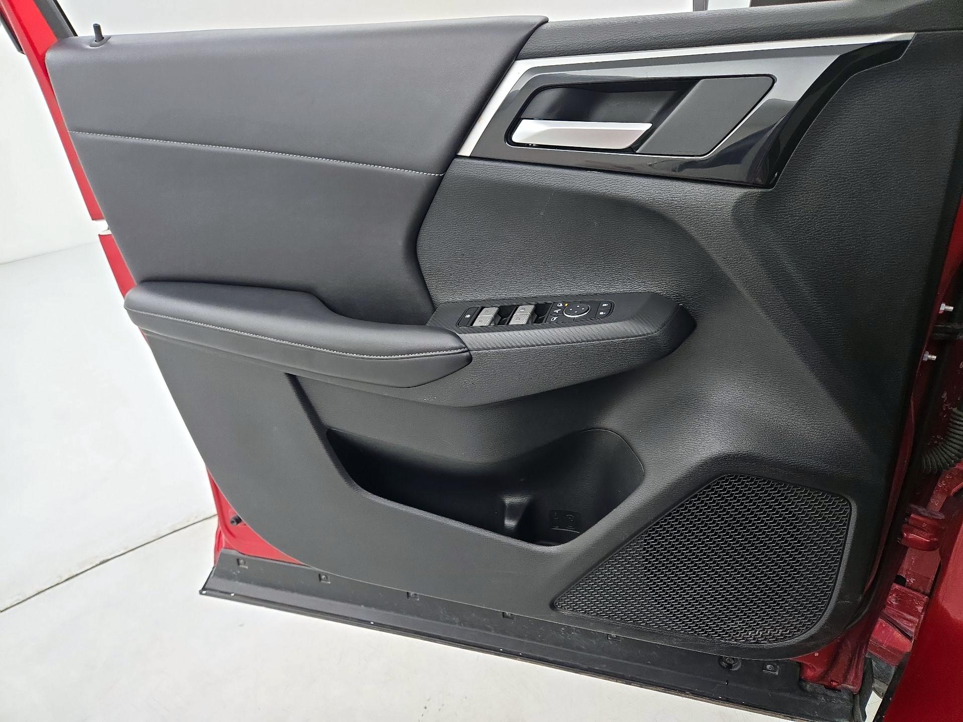 Thumbnail: 2024 Mitsubishi Outlander - 12