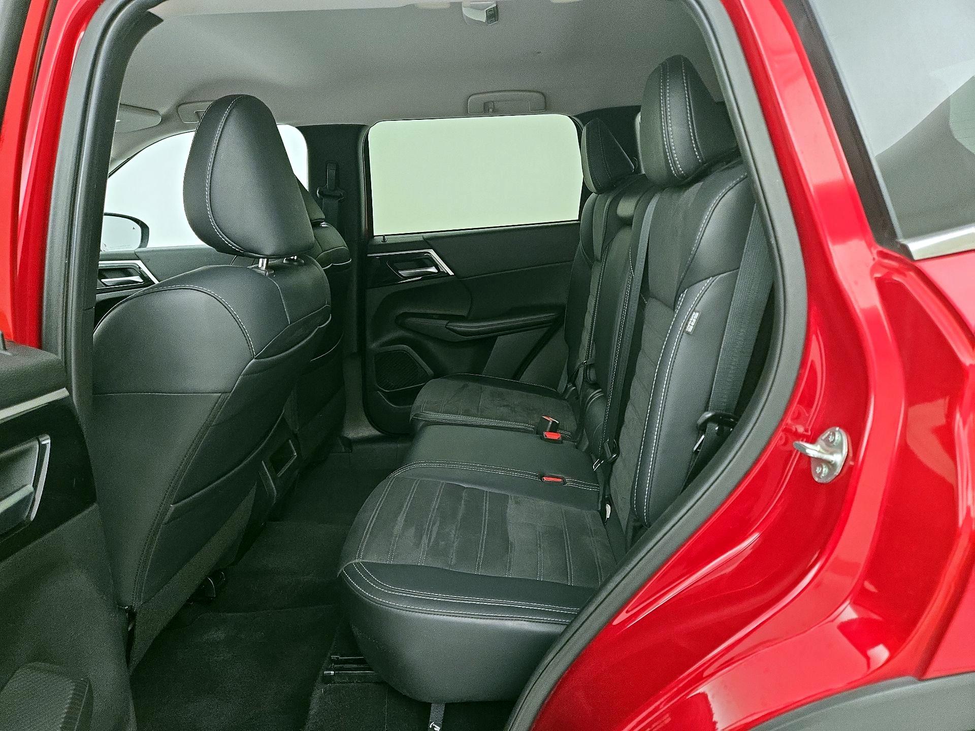 Thumbnail: 2024 Mitsubishi Outlander - 20