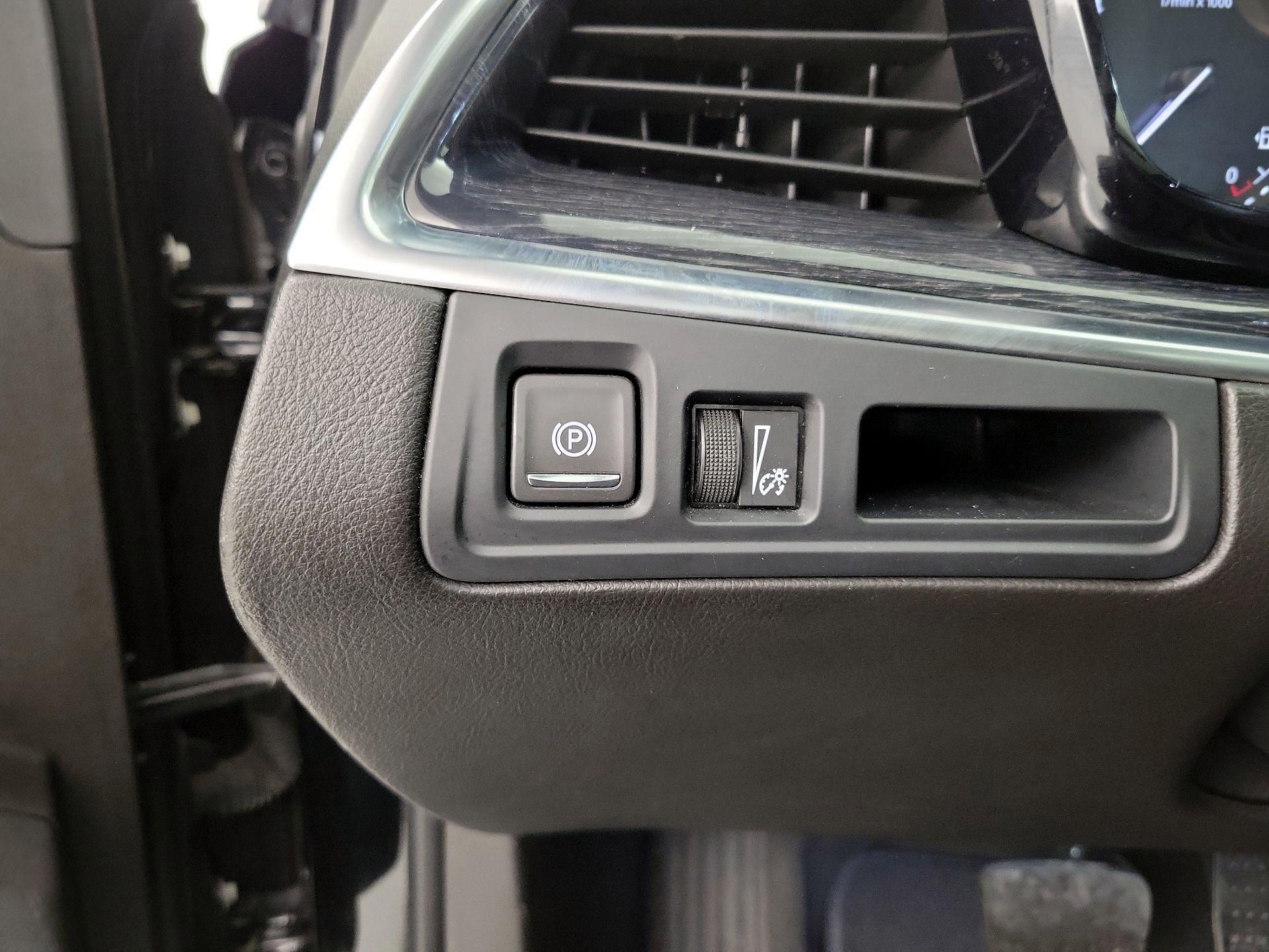 Thumbnail: 2023 Cadillac XT5 - 13