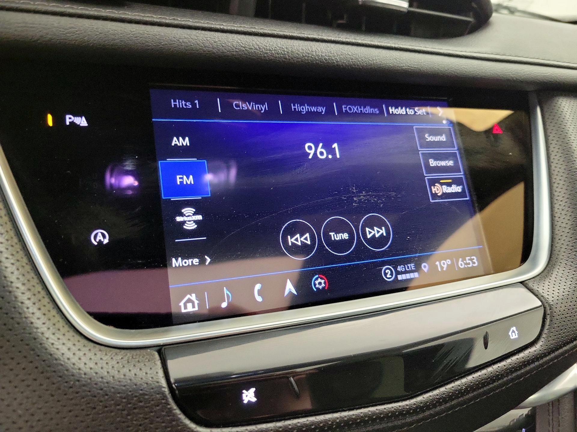 Thumbnail: 2023 Cadillac XT5 - 15